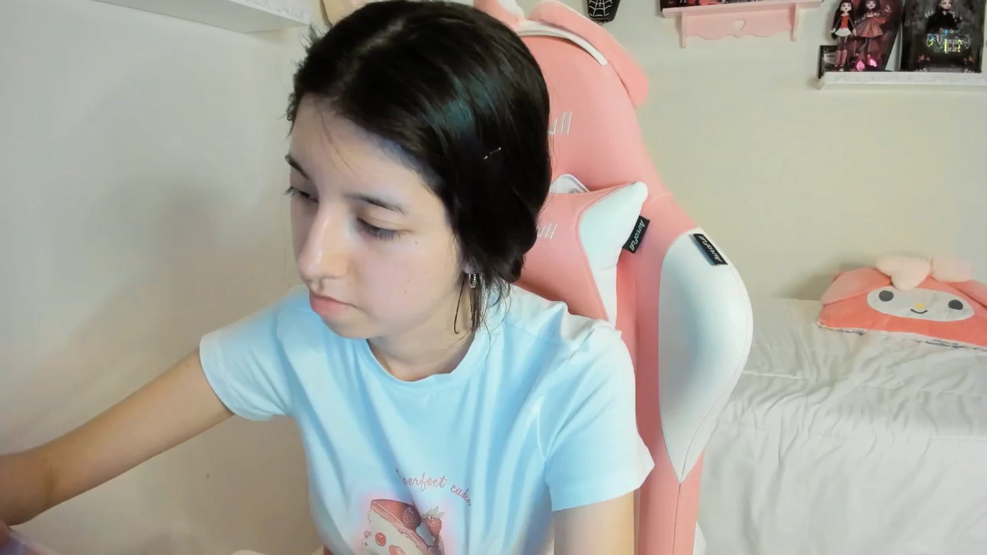 Gallery image thumbnail from Cherrycute666's myfreecams stream on, 03/09/2025, 02:27 image 11 of 20
