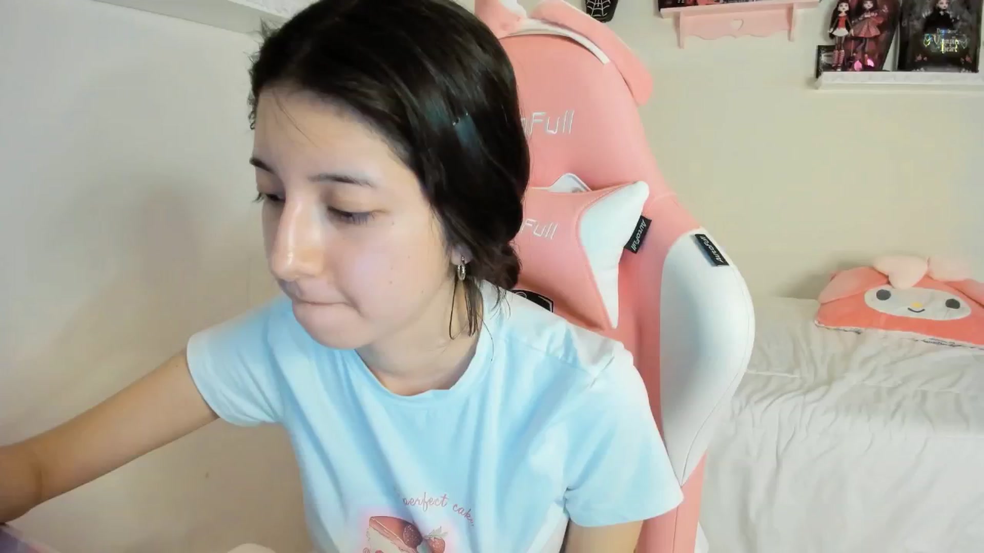 Gallery image thumbnail from Cherrycute666's myfreecams stream on, 03/09/2025, 02:27 image 9 of 20