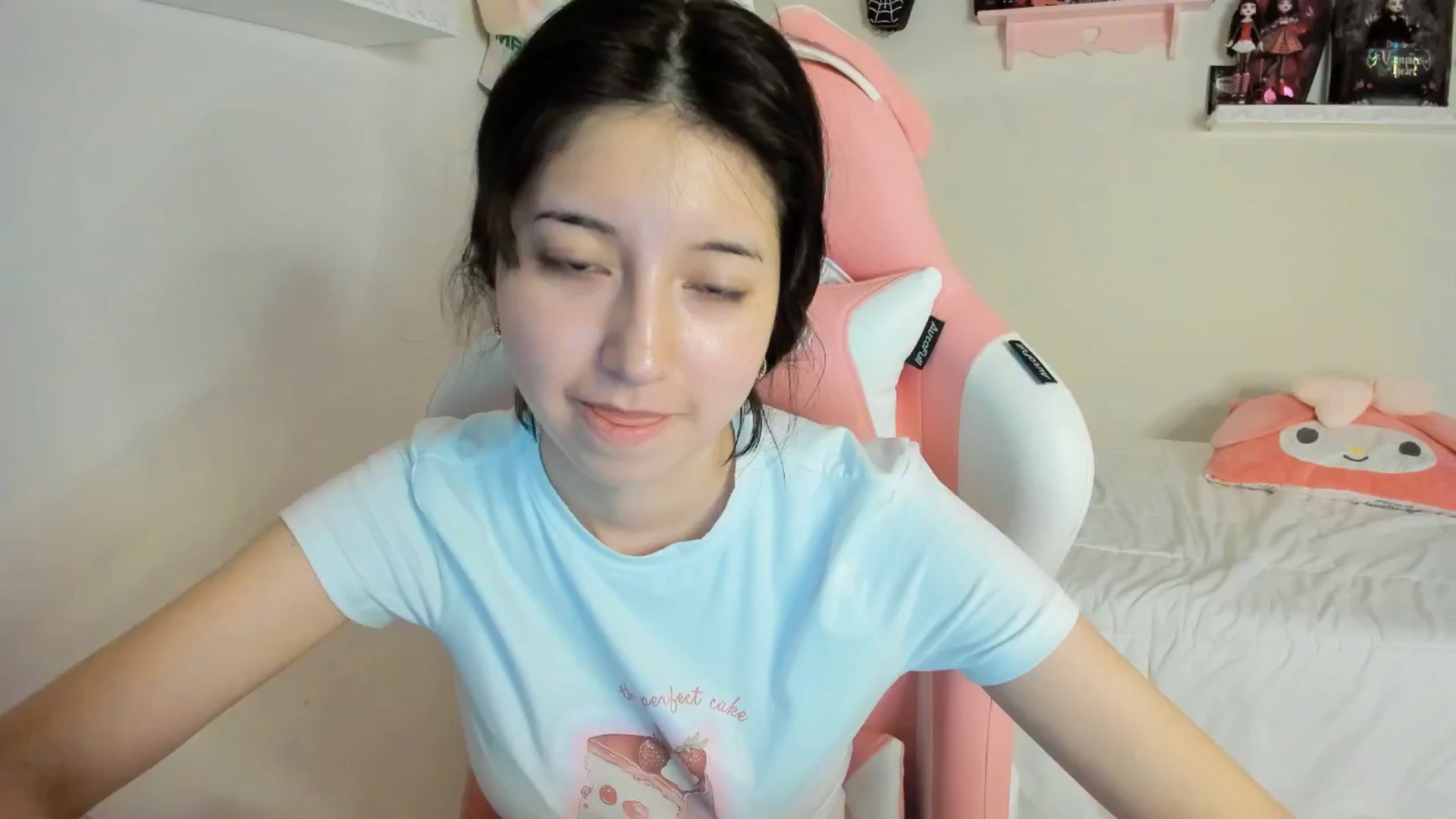 Gallery image thumbnail from Cherrycute666's myfreecams stream on, 03/09/2025, 02:27 image 4 of 20