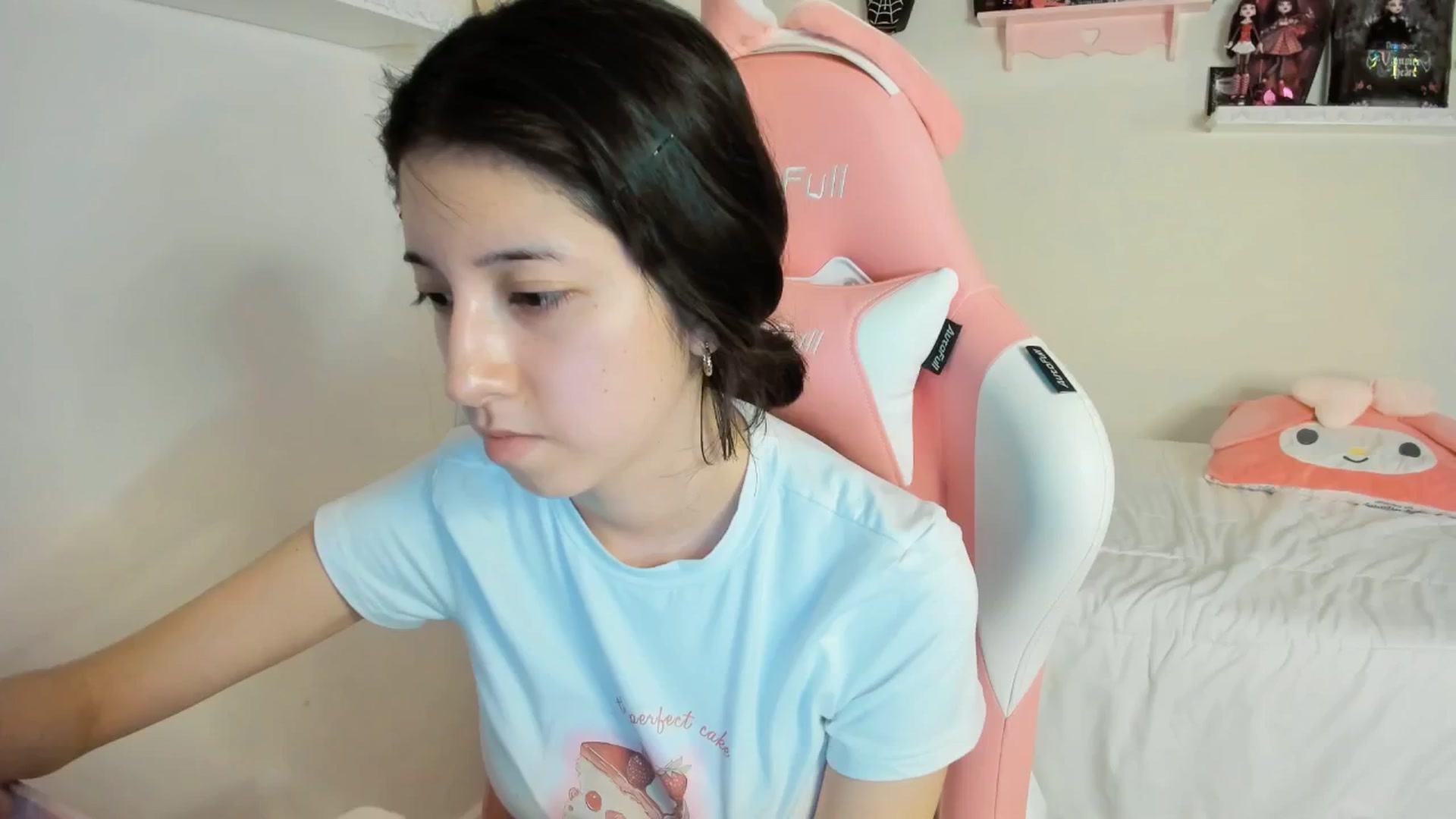 Gallery image thumbnail from Cherrycute666's myfreecams stream on, 03/09/2025, 02:27 image 12 of 20