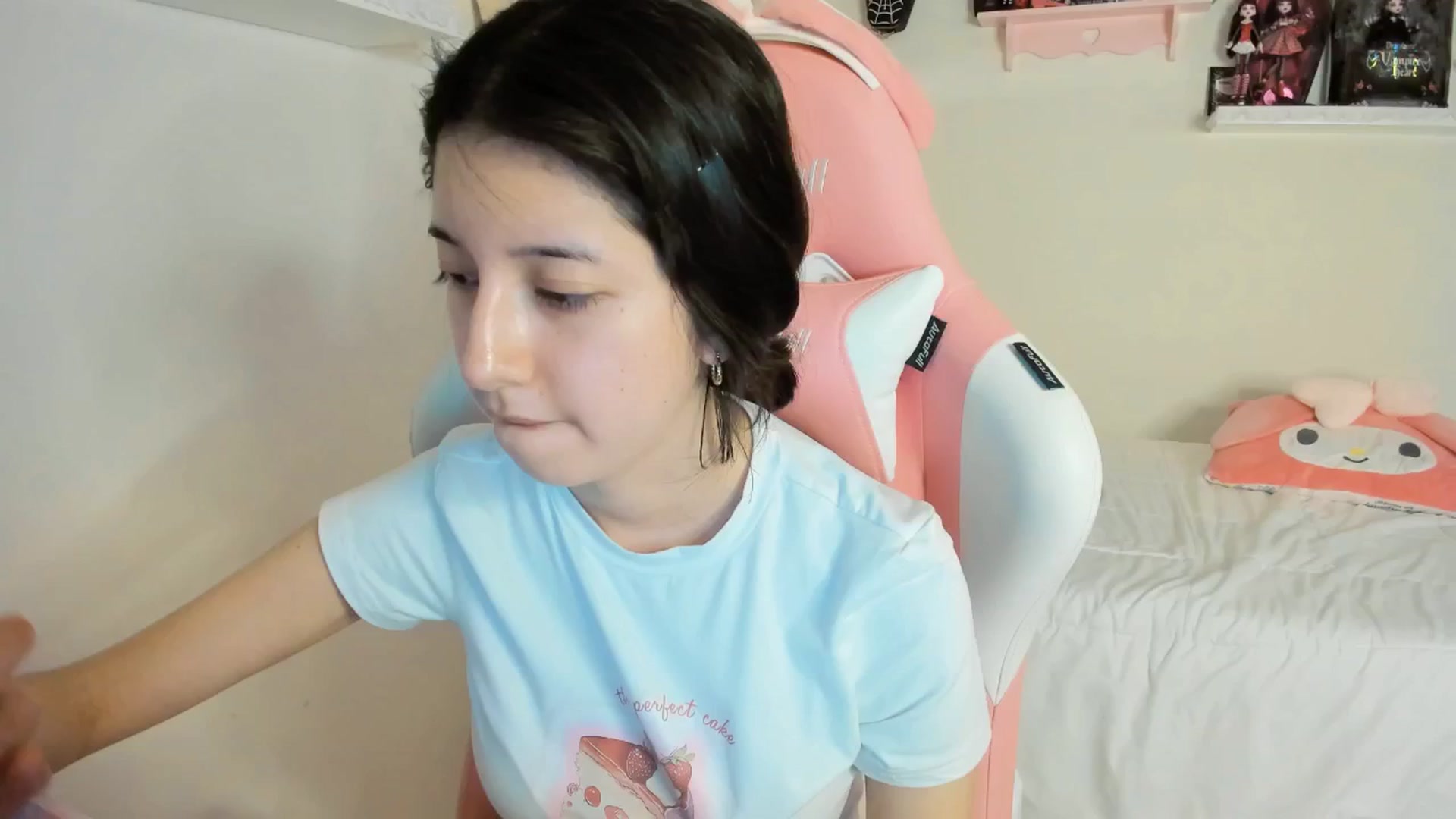Gallery image thumbnail from Cherrycute666's myfreecams stream on, 03/09/2025, 02:27 image 17 of 20