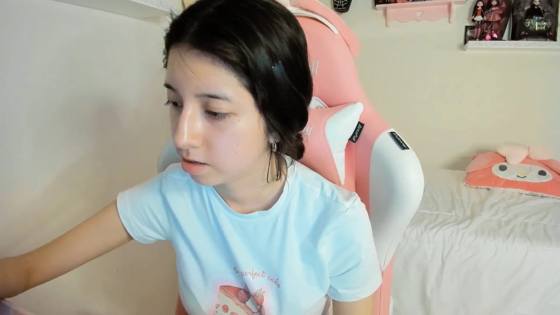Gallery image thumbnail from Cherrycute666's myfreecams stream on, 03/09/2025, 02:27 image 13 of 20