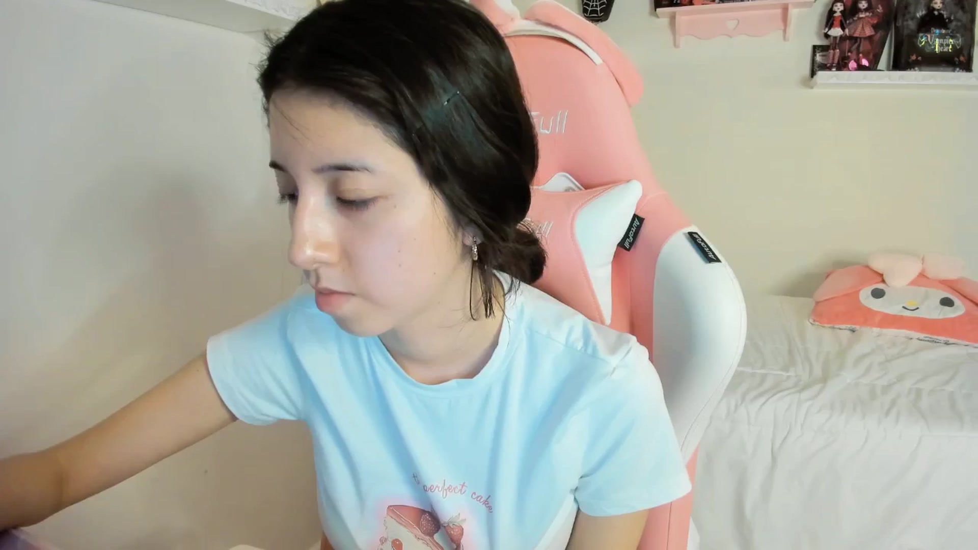 Gallery image thumbnail from Cherrycute666's myfreecams stream on, 03/09/2025, 02:27 image 10 of 20