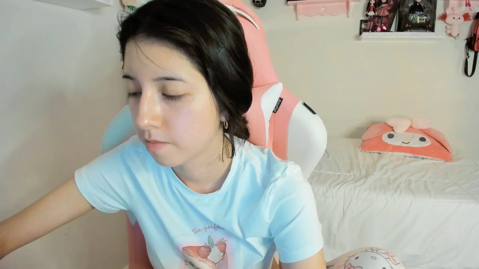 Gallery image thumbnail from Cherrycute666's myfreecams stream on, 03/09/2025, 05:07 image 16 of 20