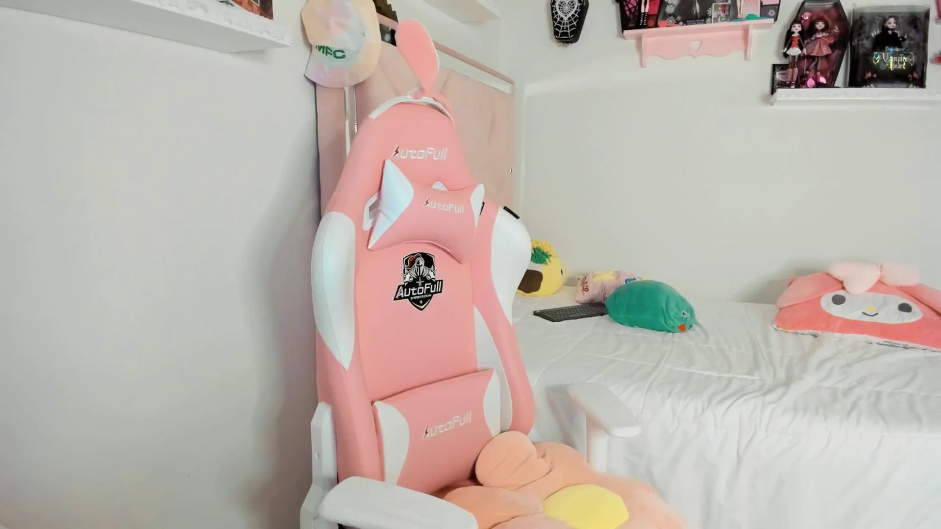 Gallery image thumbnail from Cherrycute666's myfreecams stream on, 03/09/2025, 05:07 image 18 of 20