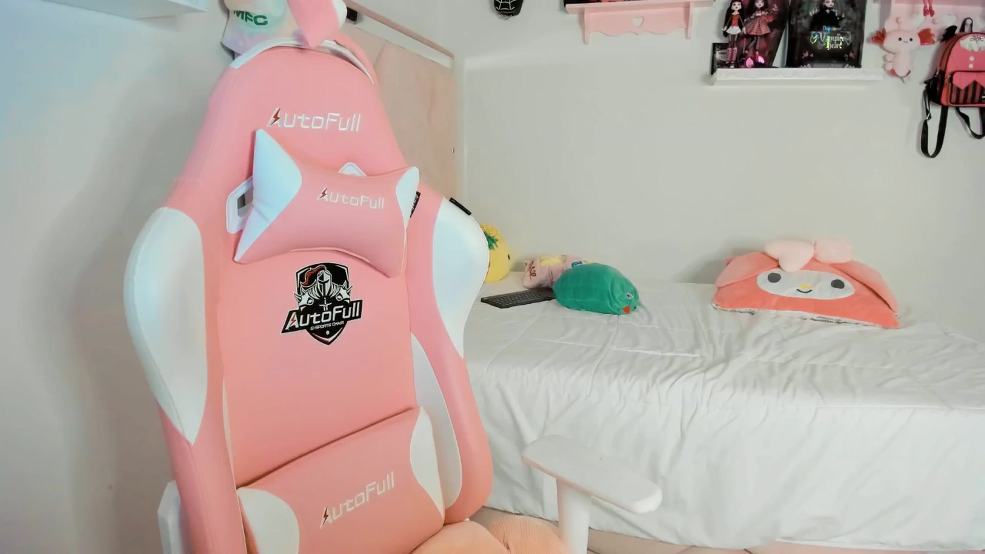 Gallery image thumbnail from Cherrycute666's myfreecams stream on, 03/09/2025, 05:07 image 13 of 20
