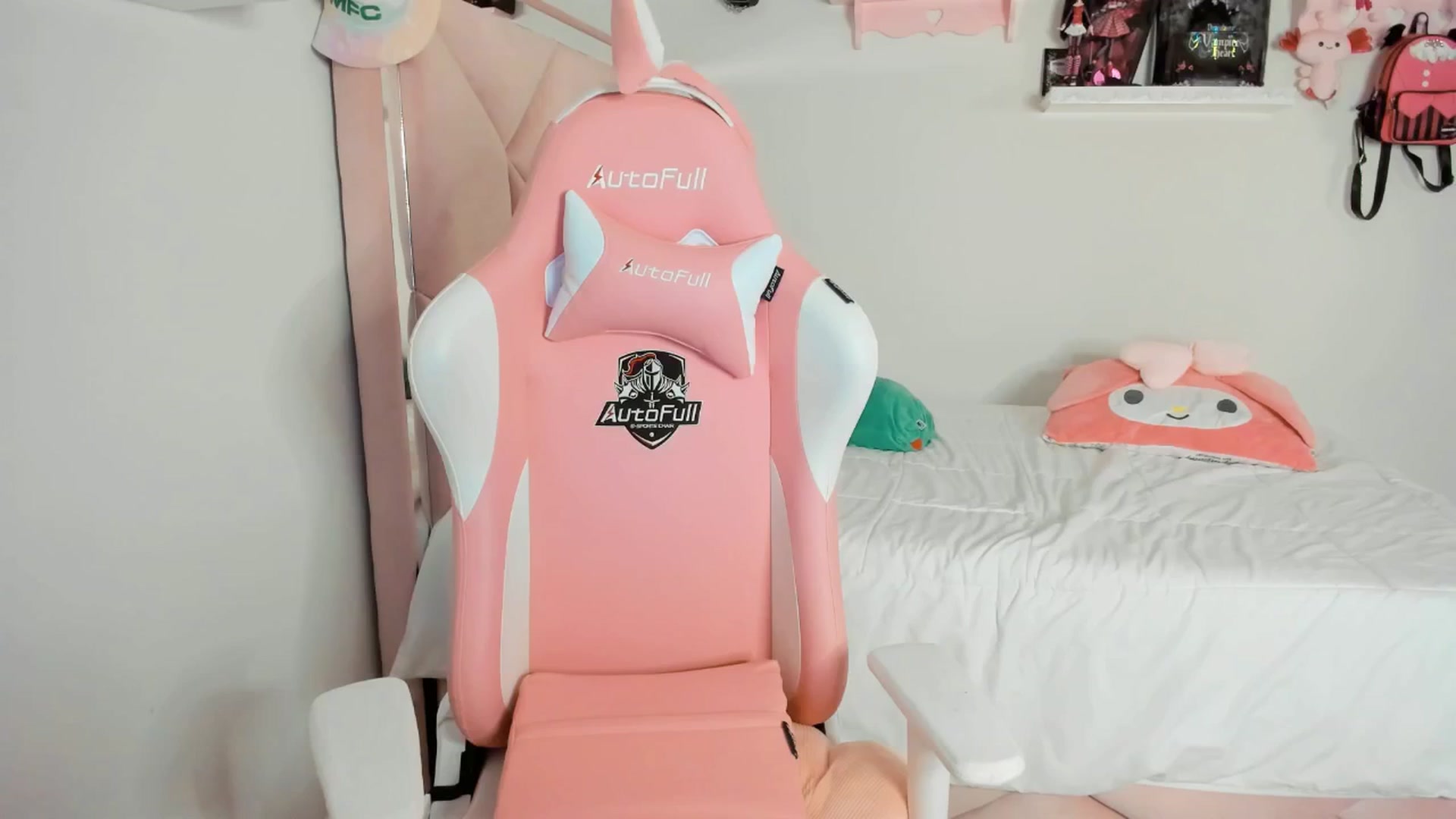 Gallery image thumbnail from Cherrycute666's myfreecams stream on, 03/09/2025, 05:07 image 10 of 20
