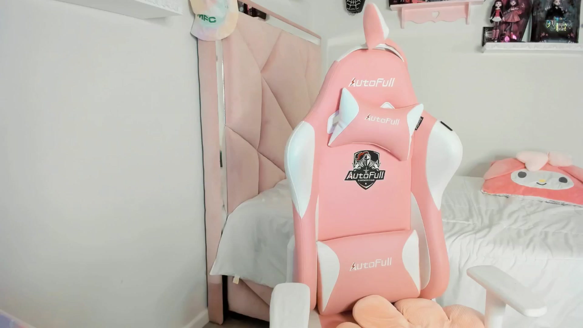 Gallery image thumbnail from Cherrycute666's myfreecams stream on, 03/09/2025, 05:07 image 3 of 20
