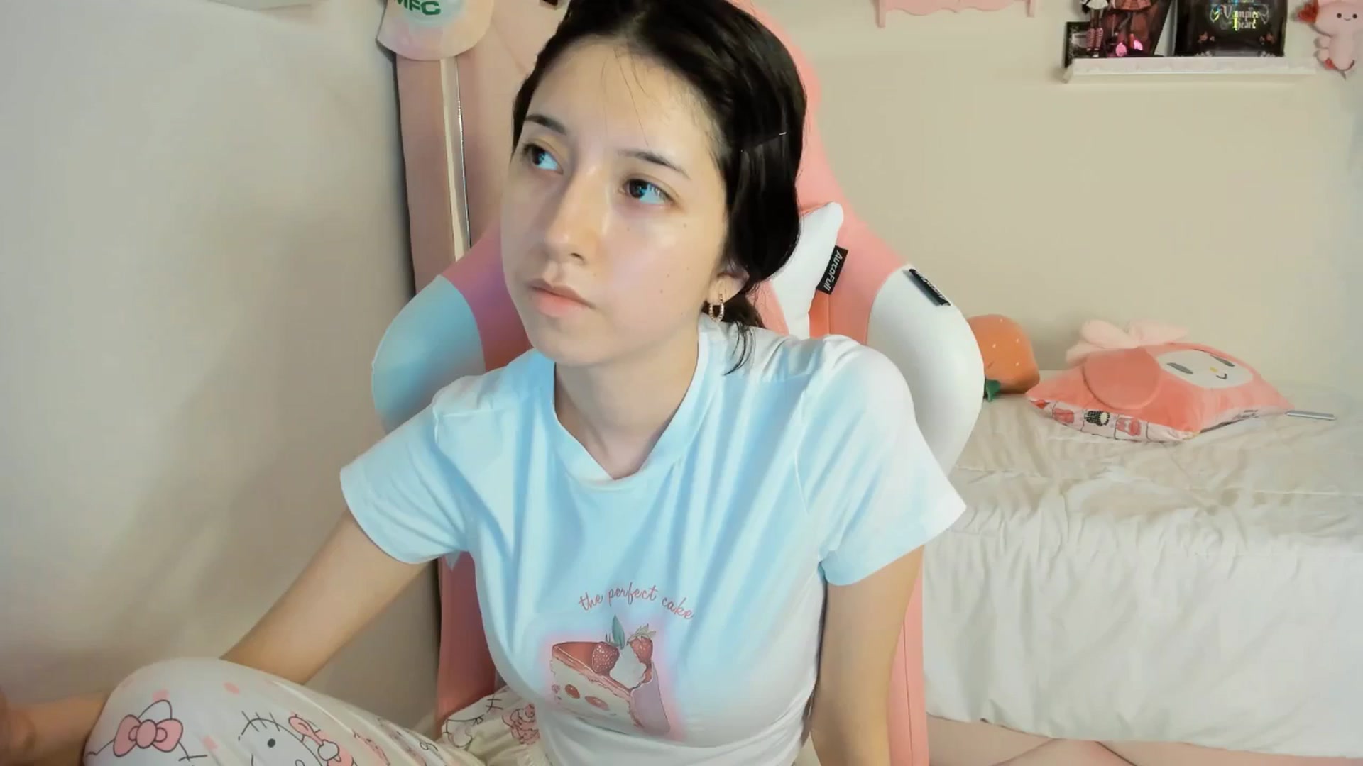 Gallery image thumbnail from Cherrycute666's myfreecams stream on, 03/09/2025, 09:00 image 13 of 20