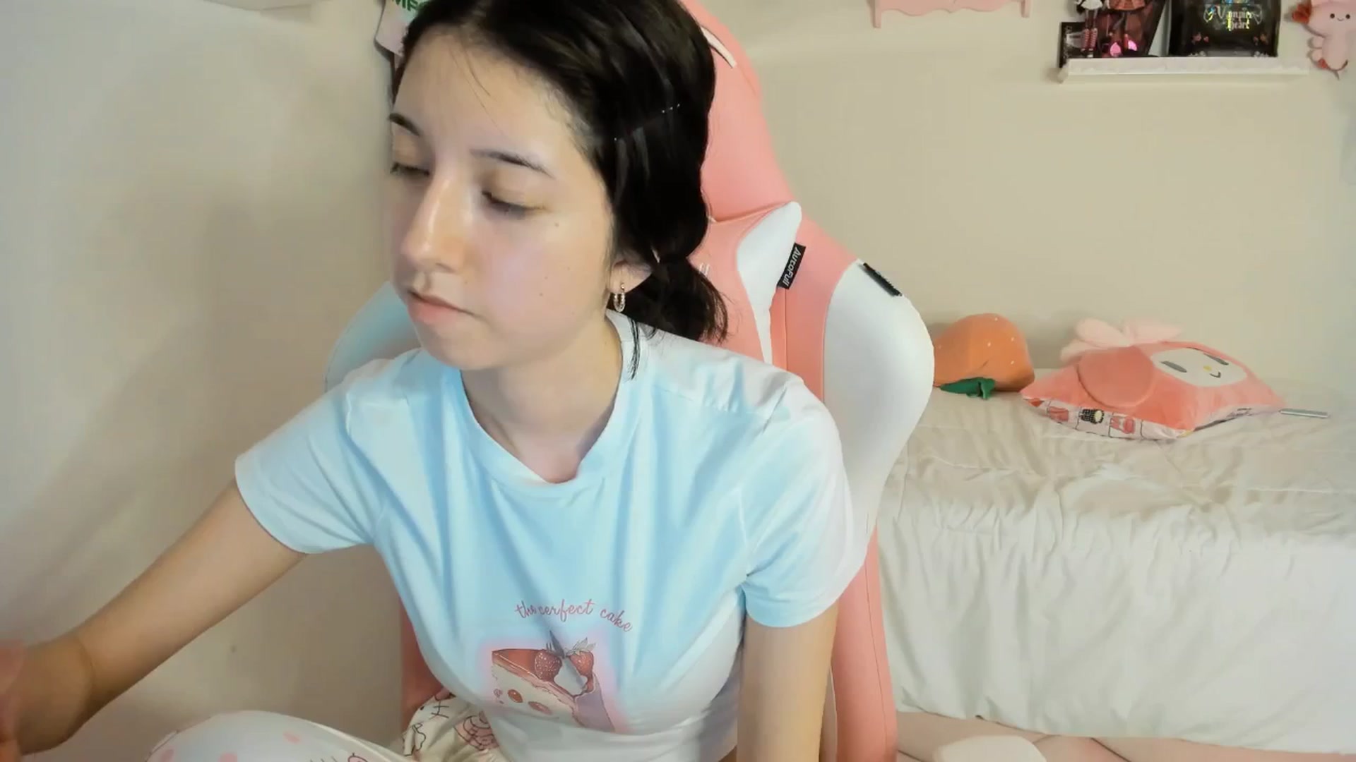 Gallery image thumbnail from Cherrycute666's myfreecams stream on, 03/09/2025, 09:00 image 12 of 20