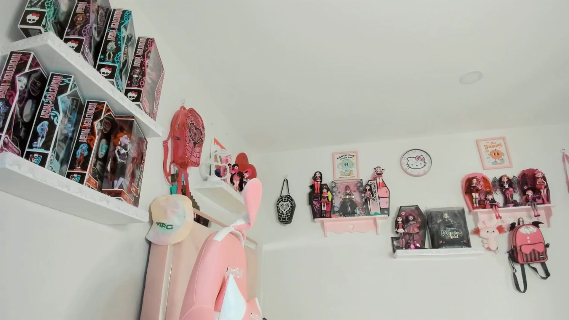 Gallery image thumbnail from Cherrycute666's myfreecams stream on, 03/09/2025, 11:27 image 4 of 20