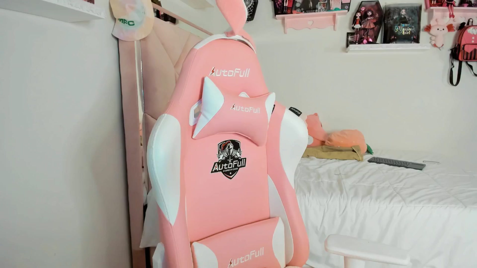 Gallery image thumbnail from Cherrycute666's myfreecams stream on, 03/10/2025, 04:35 image 8 of 20