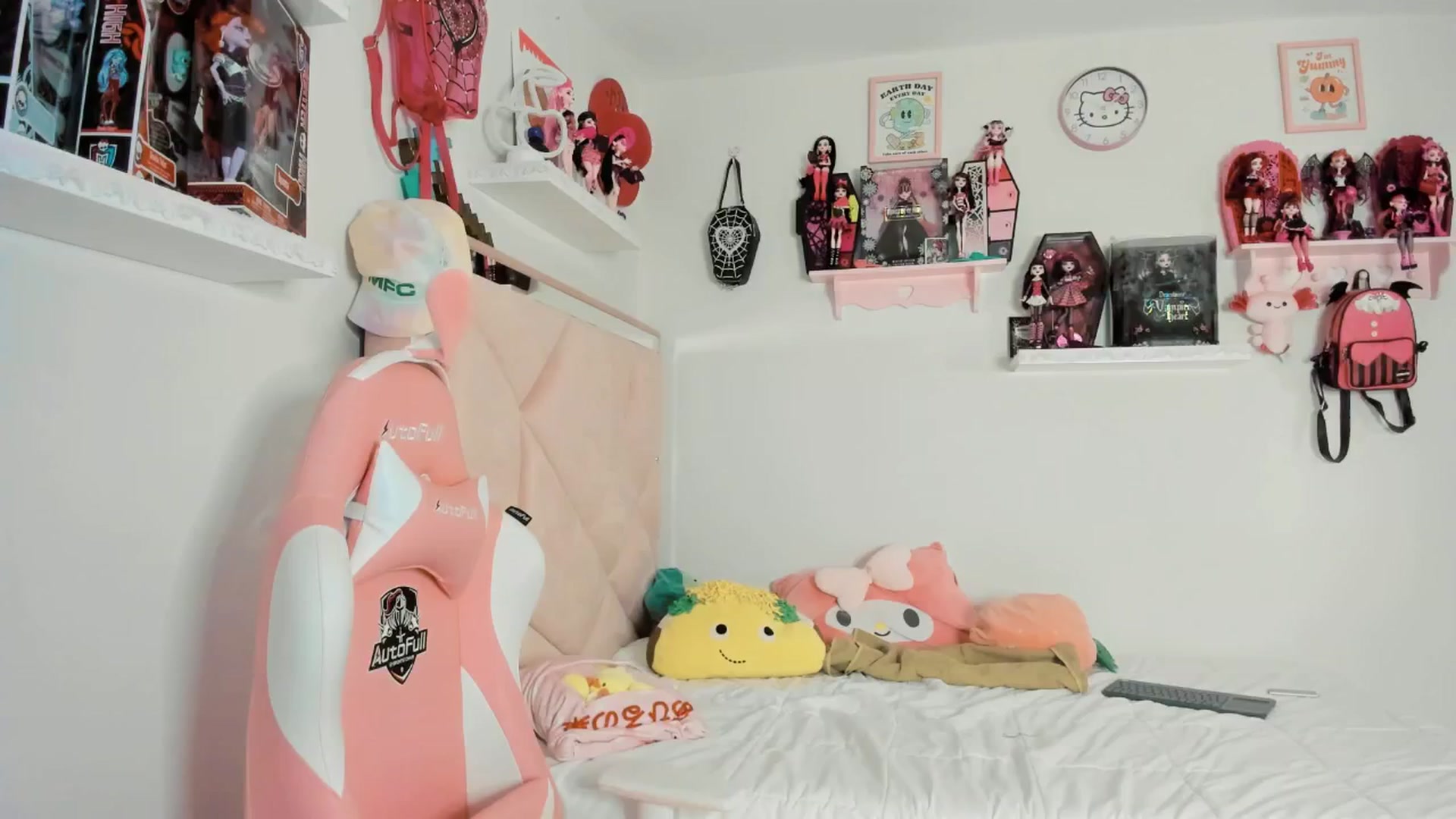 Gallery image thumbnail from Cherrycute666's myfreecams stream on, 03/10/2025, 04:35 image 2 of 20