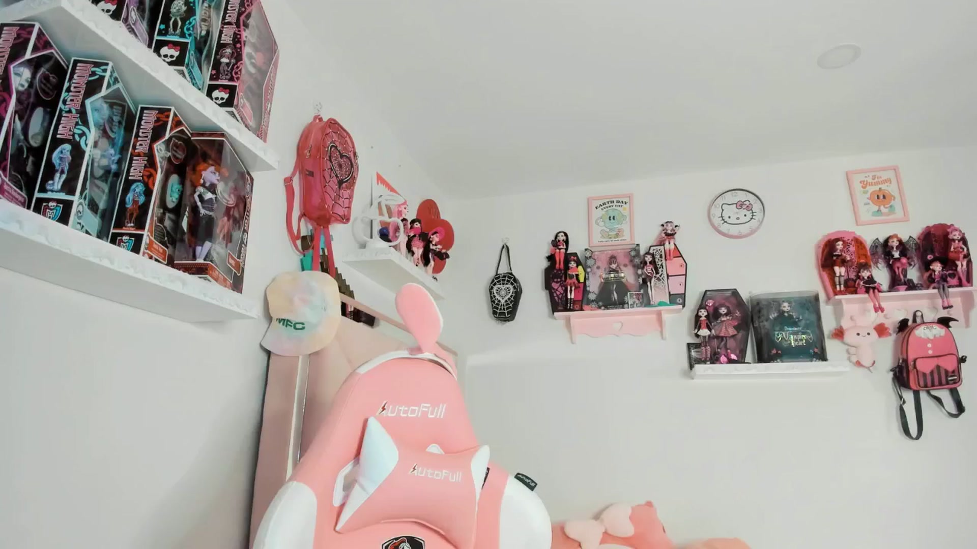 Gallery image thumbnail from Cherrycute666's myfreecams stream on, 03/10/2025, 04:35 image 9 of 20