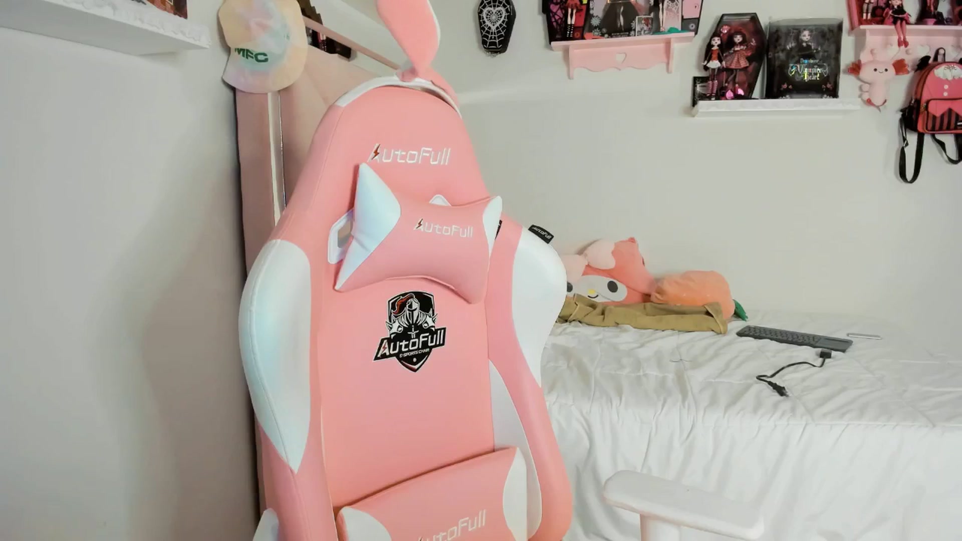 Gallery image thumbnail from Cherrycute666's myfreecams stream on, 03/10/2025, 04:35 image 15 of 20