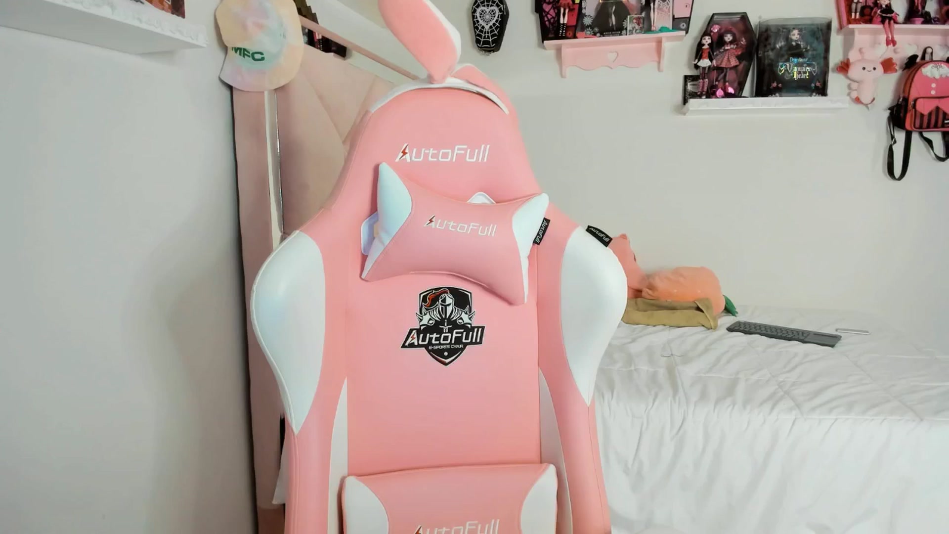 Gallery image thumbnail from Cherrycute666's myfreecams stream on, 03/10/2025, 04:35 image 10 of 20