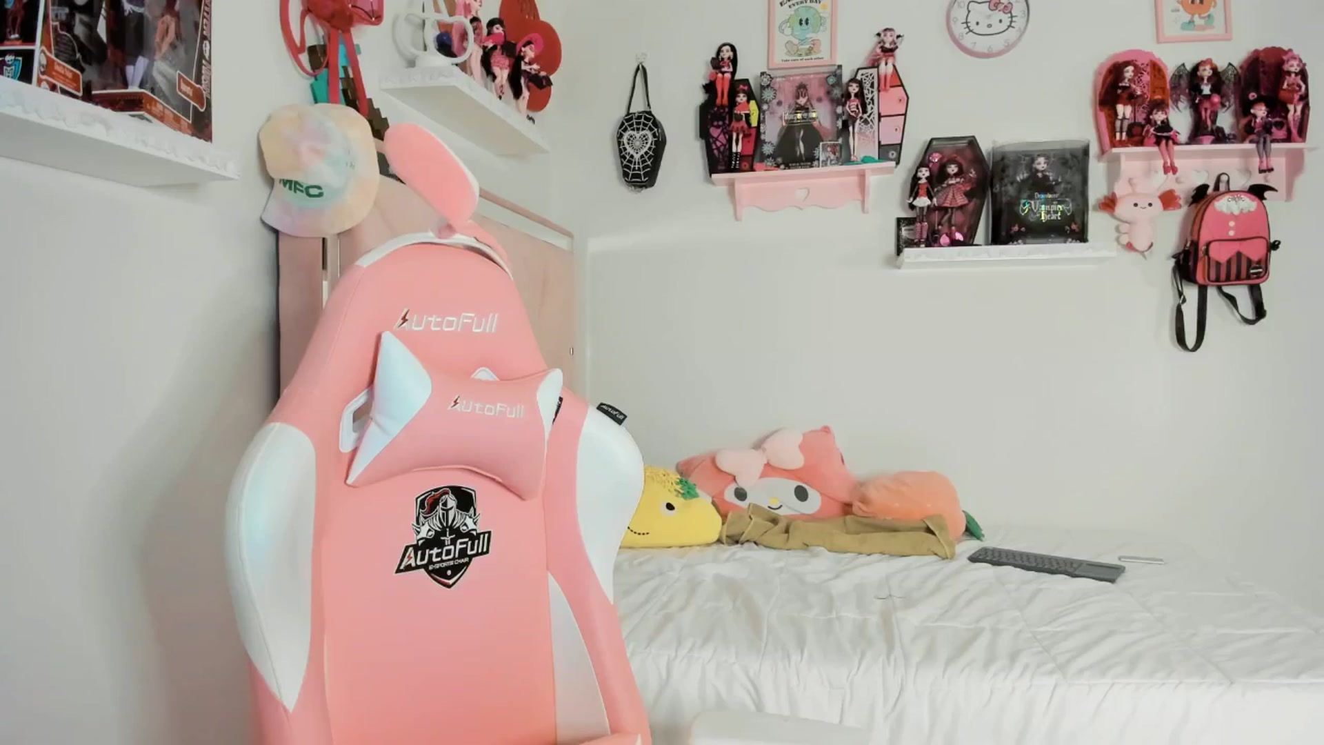 Gallery image thumbnail from Cherrycute666's myfreecams stream on, 03/10/2025, 05:49 image 5 of 20