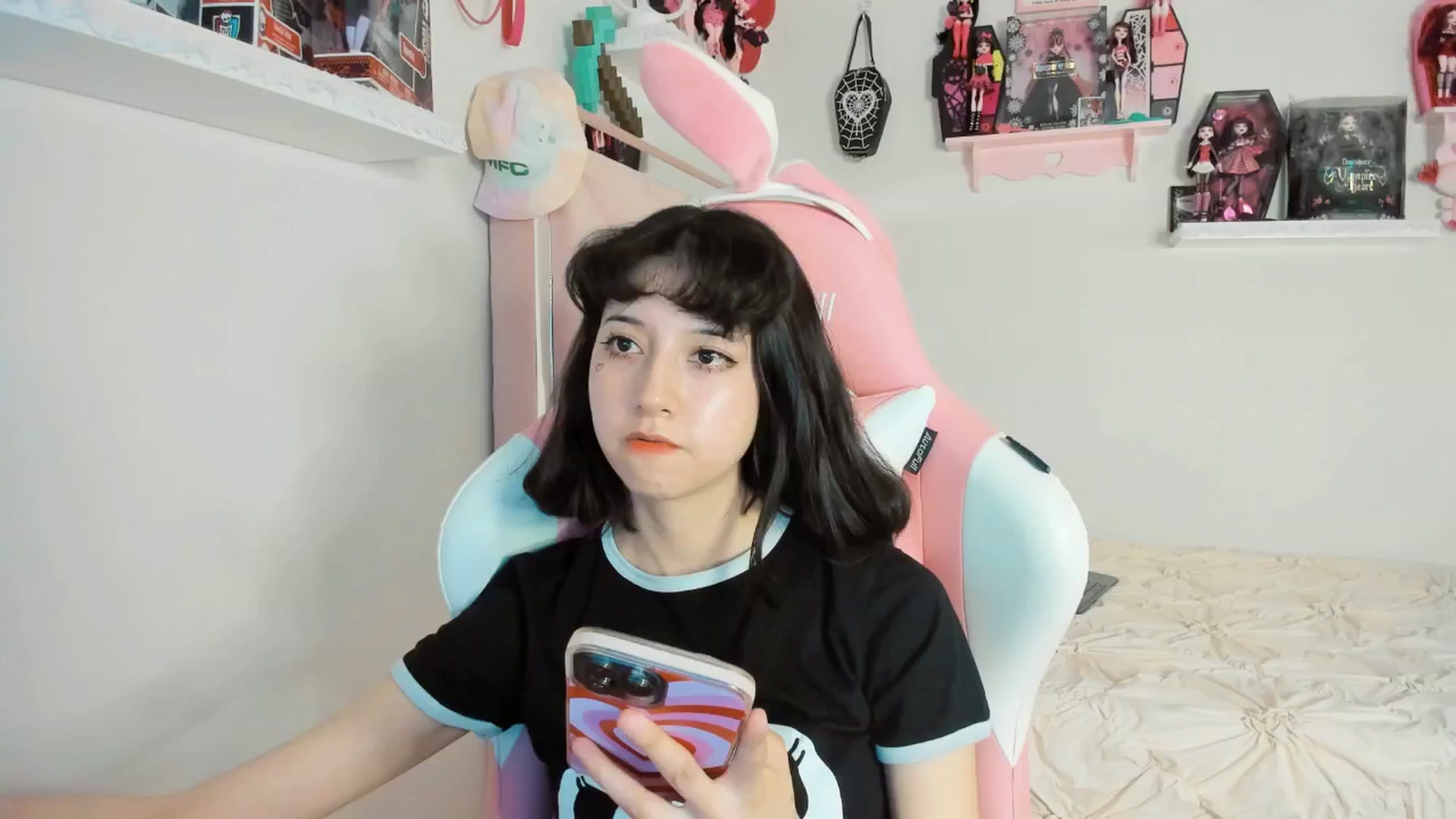Gallery image thumbnail from Cherrycute666's myfreecams stream on, 03/12/2025, 08:39 image 2 of 20
