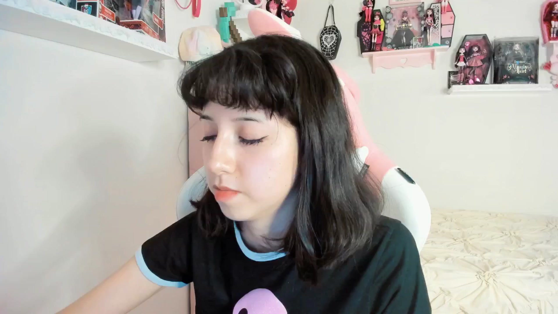 Gallery image thumbnail from Cherrycute666's myfreecams stream on, 03/12/2025, 08:39 image 4 of 20