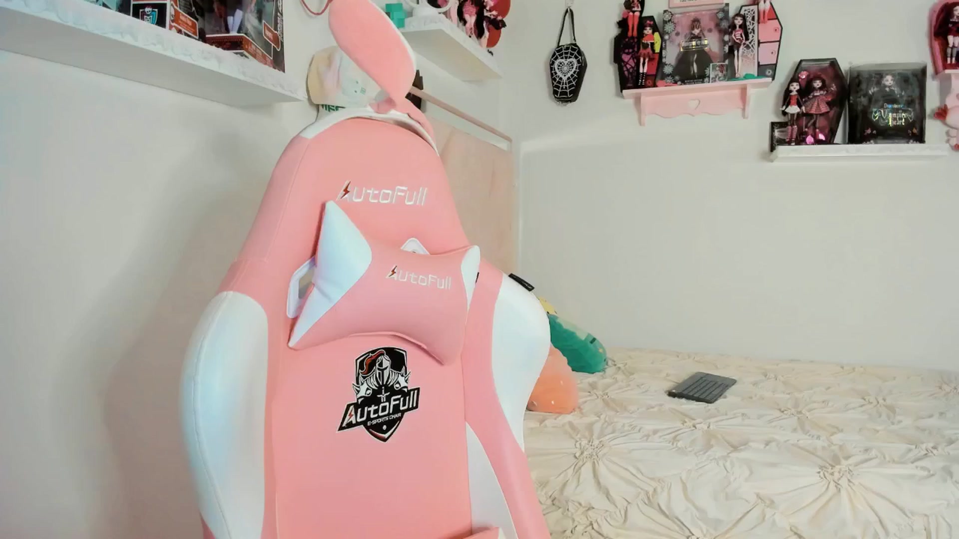 Gallery image thumbnail from Cherrycute666's myfreecams stream on, 03/12/2025, 08:39 image 6 of 20