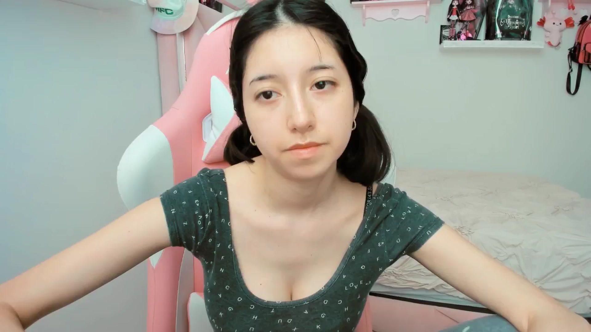 Gallery image thumbnail from Cherrycute666's myfreecams stream on, 03/12/2025, 21:04 image 18 of 20