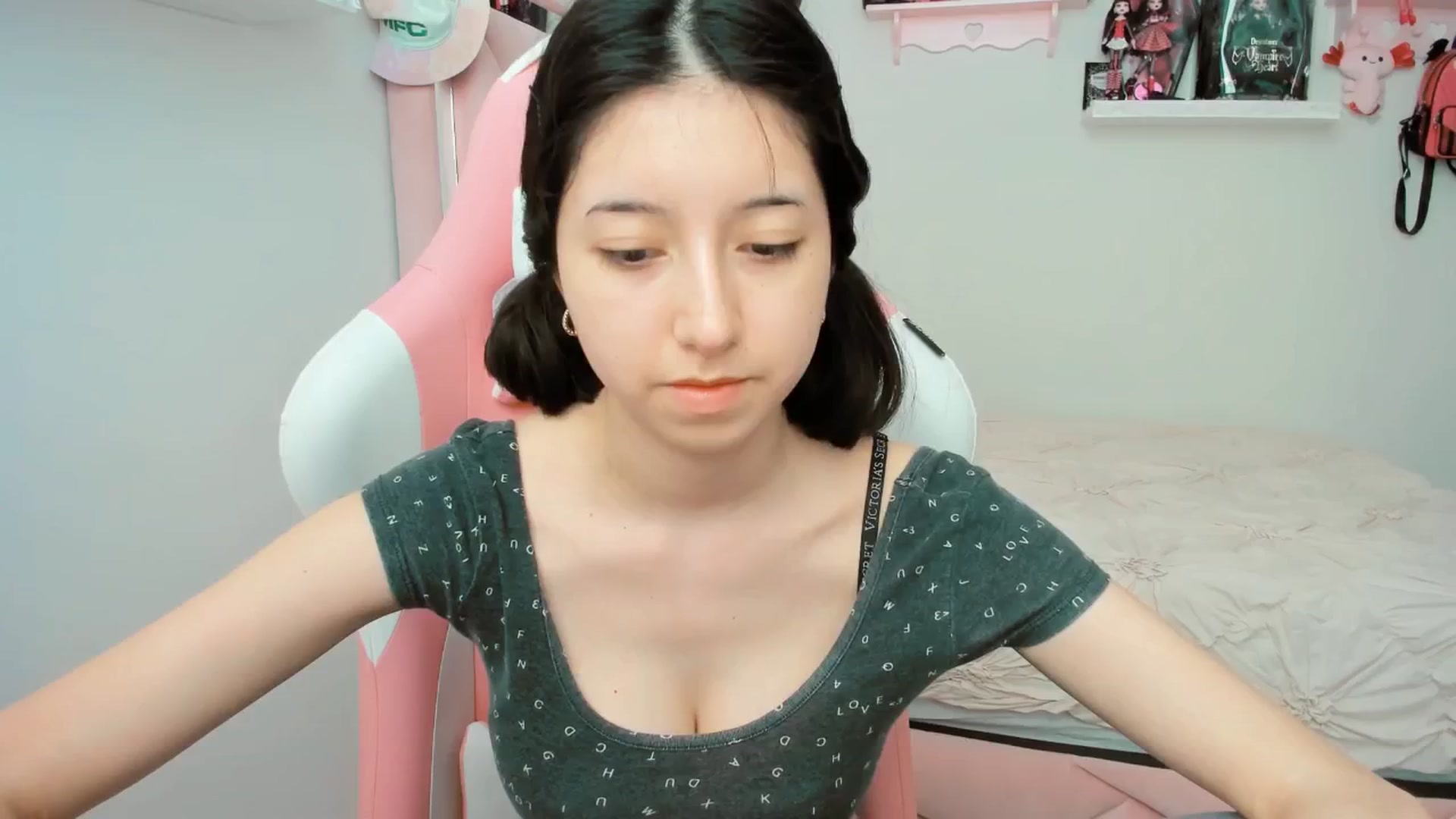 Gallery image thumbnail from Cherrycute666's myfreecams stream on, 03/12/2025, 21:04 image 17 of 20