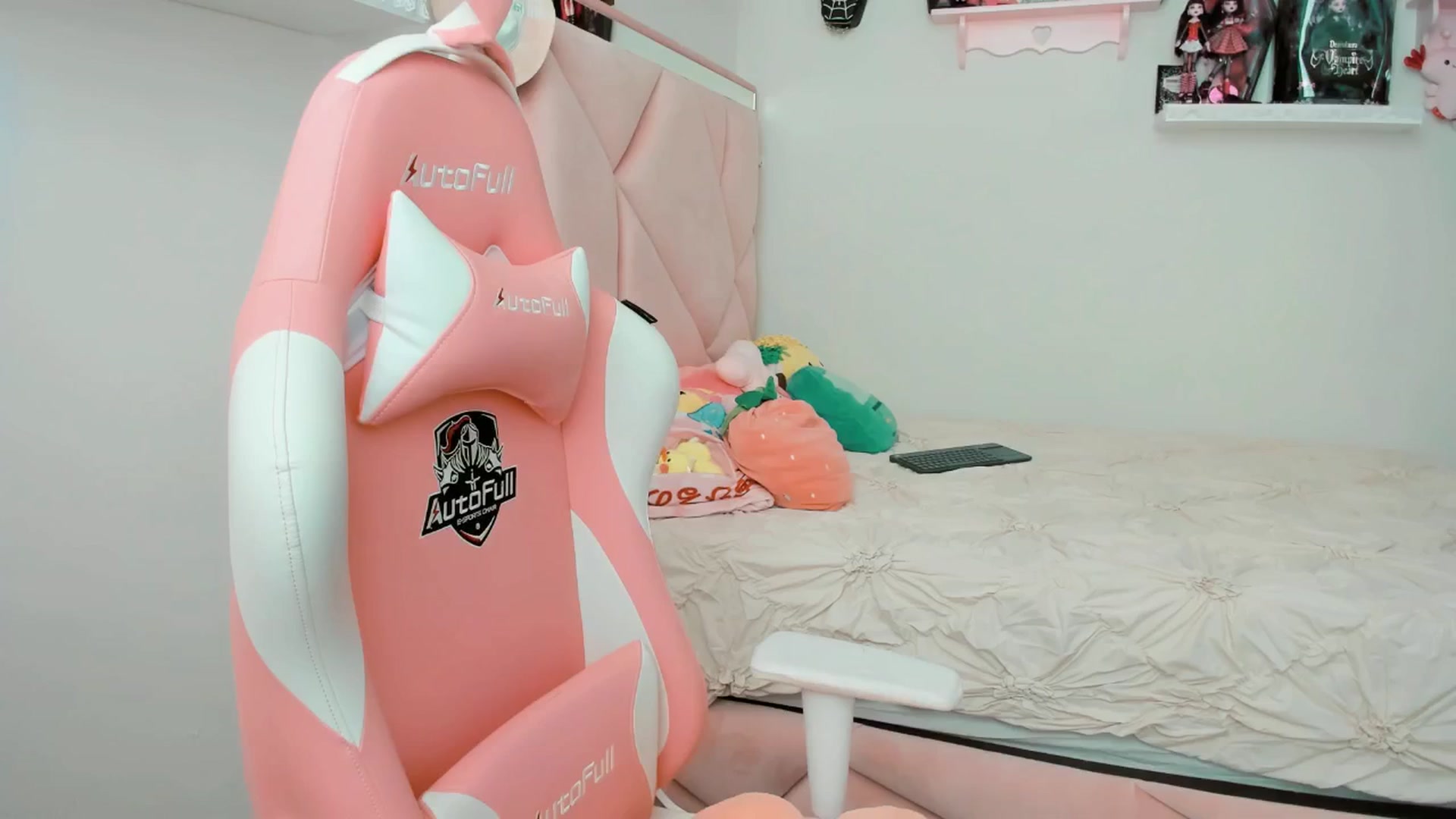 Gallery image thumbnail from Cherrycute666's myfreecams stream on, 03/12/2025, 21:04 image 12 of 20