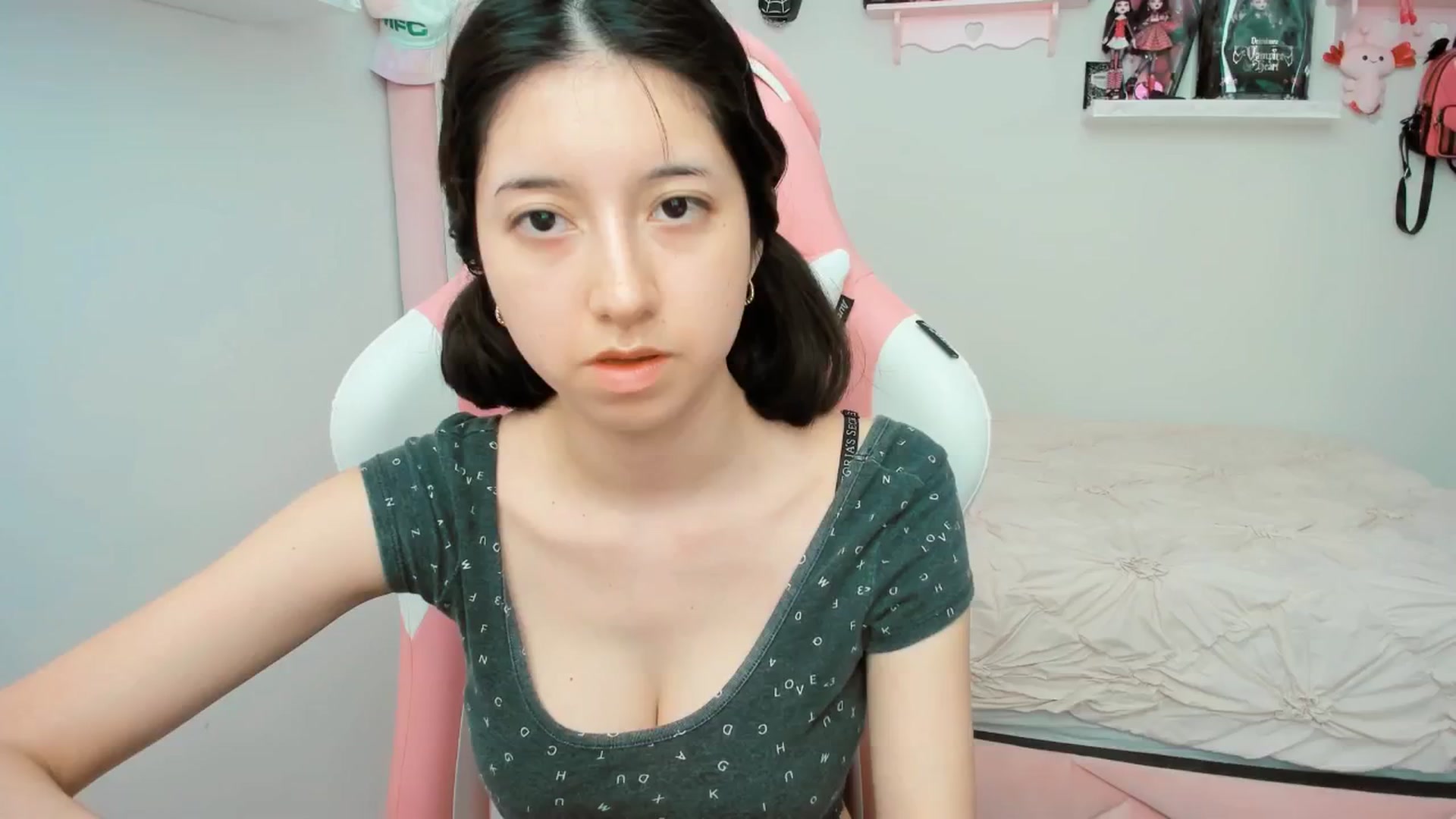 Gallery image thumbnail from Cherrycute666's myfreecams stream on, 03/12/2025, 21:04 image 19 of 20