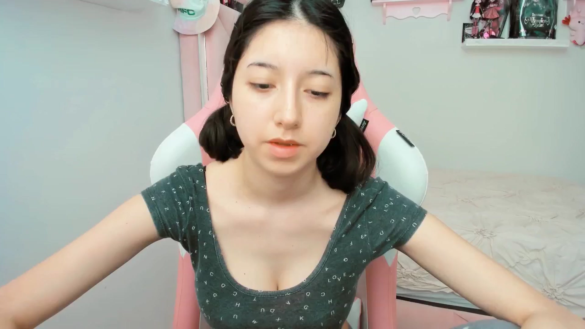 Gallery image thumbnail from Cherrycute666's myfreecams stream on, 03/12/2025, 21:04 image 16 of 20