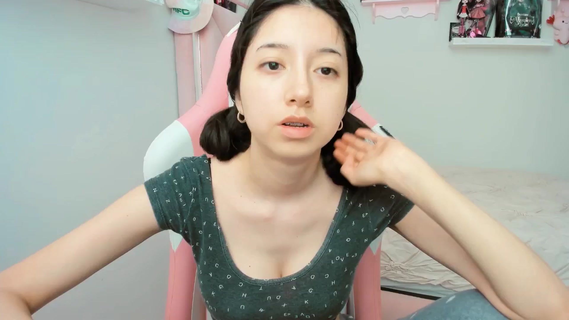 Gallery image thumbnail from Cherrycute666's myfreecams stream on, 03/12/2025, 21:04 image 15 of 20