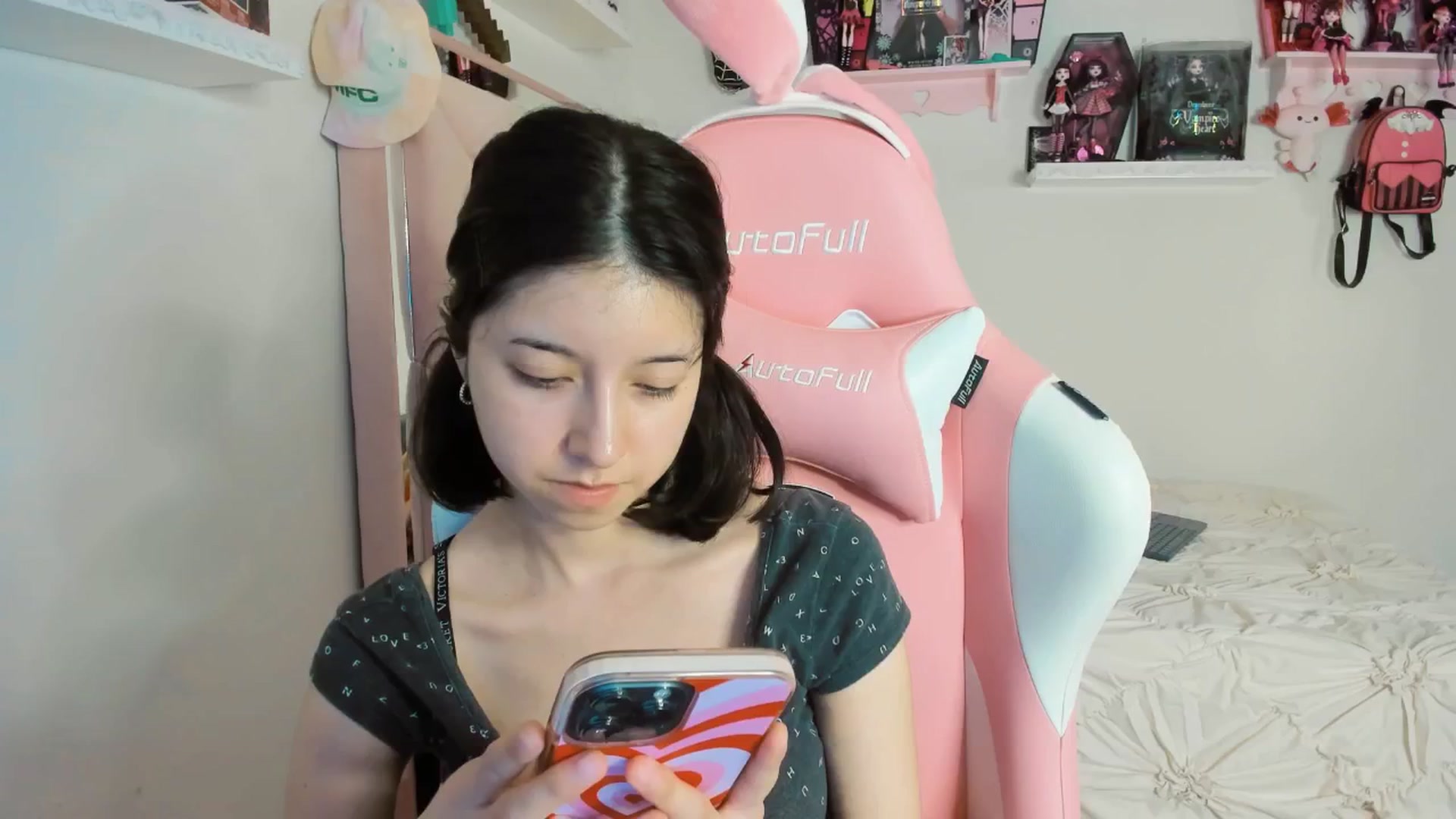 Gallery image thumbnail from Cherrycute666's myfreecams stream on, 03/13/2025, 02:50 image 15 of 20