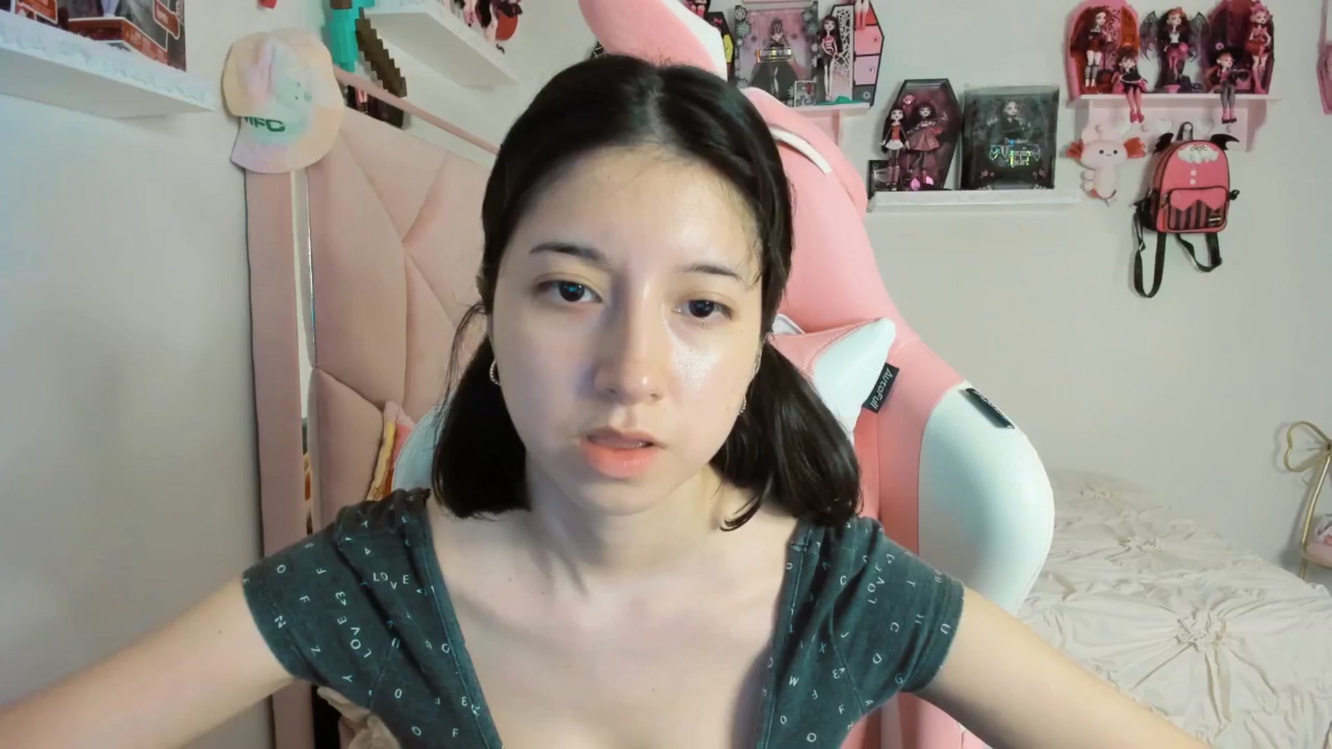 Gallery image thumbnail from Cherrycute666's myfreecams stream on, 03/13/2025, 02:50 image 11 of 20
