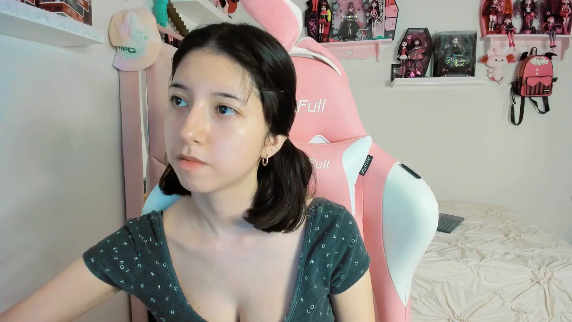 Gallery image thumbnail from Cherrycute666's myfreecams stream on, 03/13/2025, 02:50 image 9 of 20