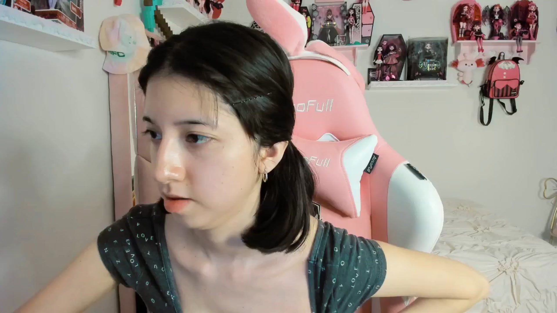 Gallery image thumbnail from Cherrycute666's myfreecams stream on, 03/13/2025, 02:50 image 12 of 20