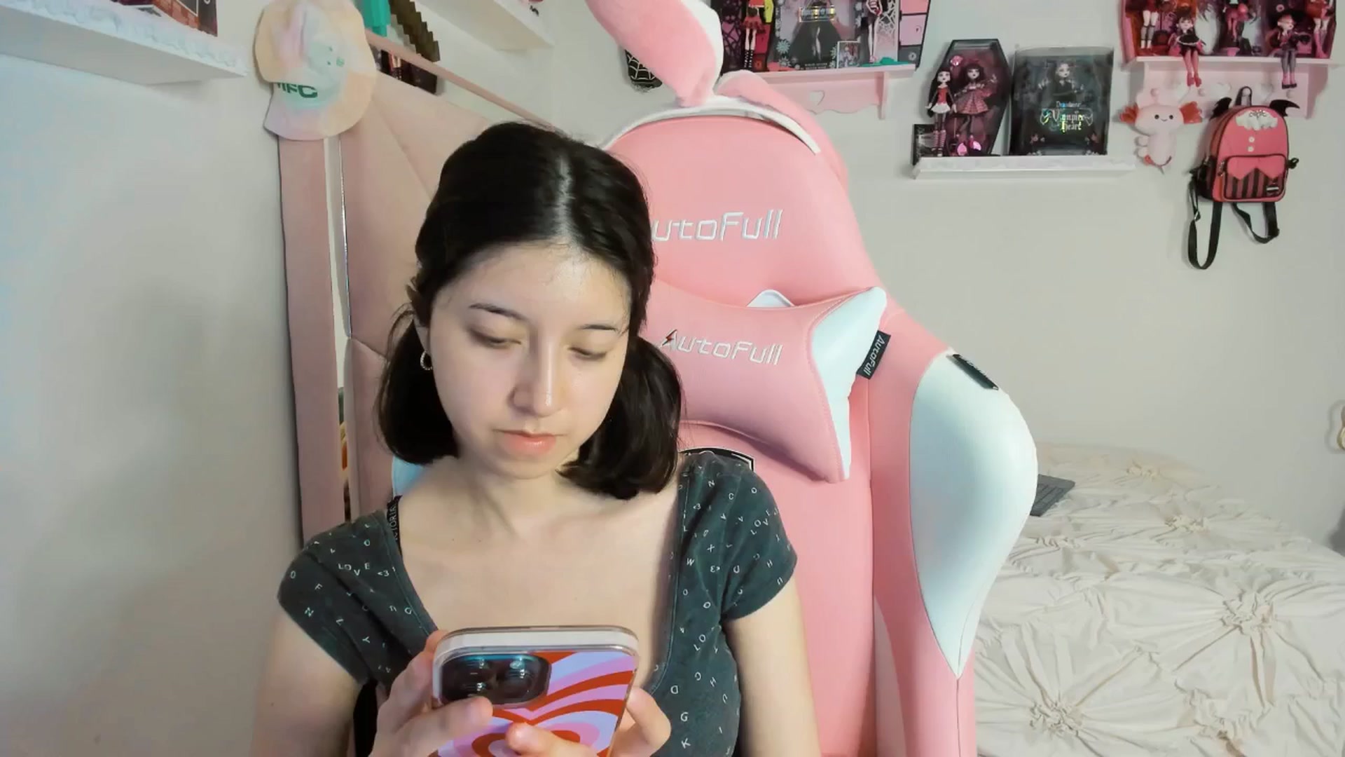 Gallery image thumbnail from Cherrycute666's myfreecams stream on, 03/13/2025, 02:50 image 16 of 20