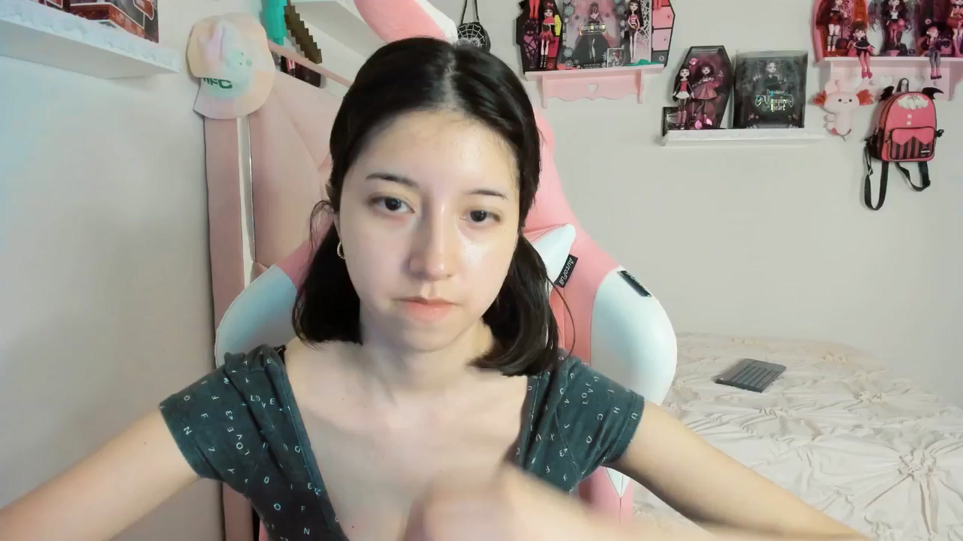Gallery image thumbnail from Cherrycute666's myfreecams stream on, 03/13/2025, 02:50 image 4 of 20