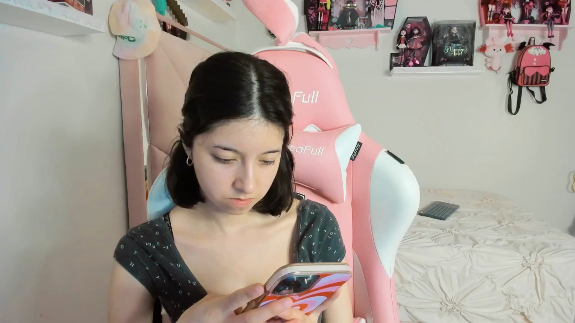 Gallery image thumbnail from Cherrycute666's myfreecams stream on, 03/13/2025, 02:50 image 18 of 20