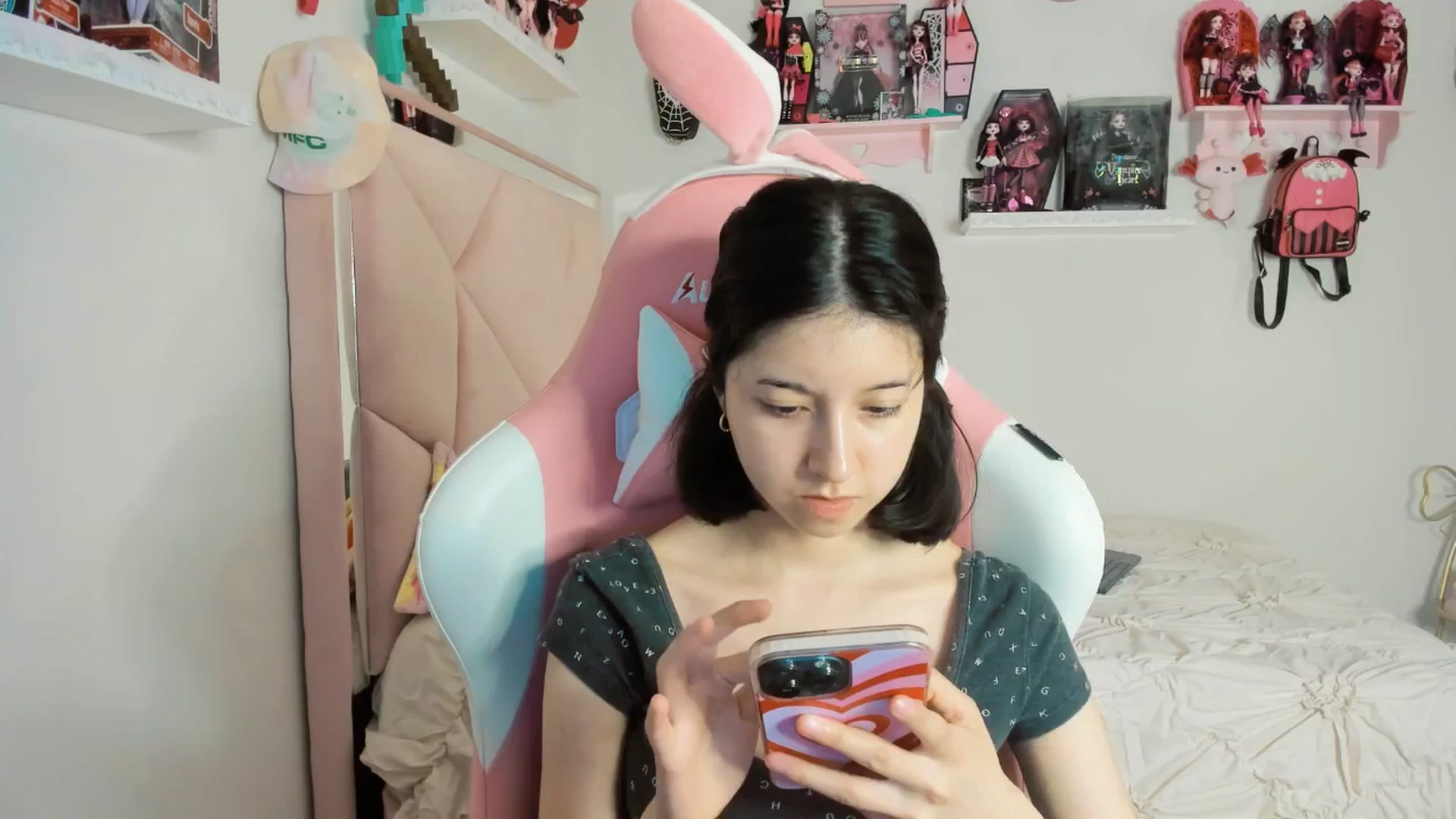 Gallery image thumbnail from Cherrycute666's myfreecams stream on, 03/13/2025, 02:50 image 13 of 20