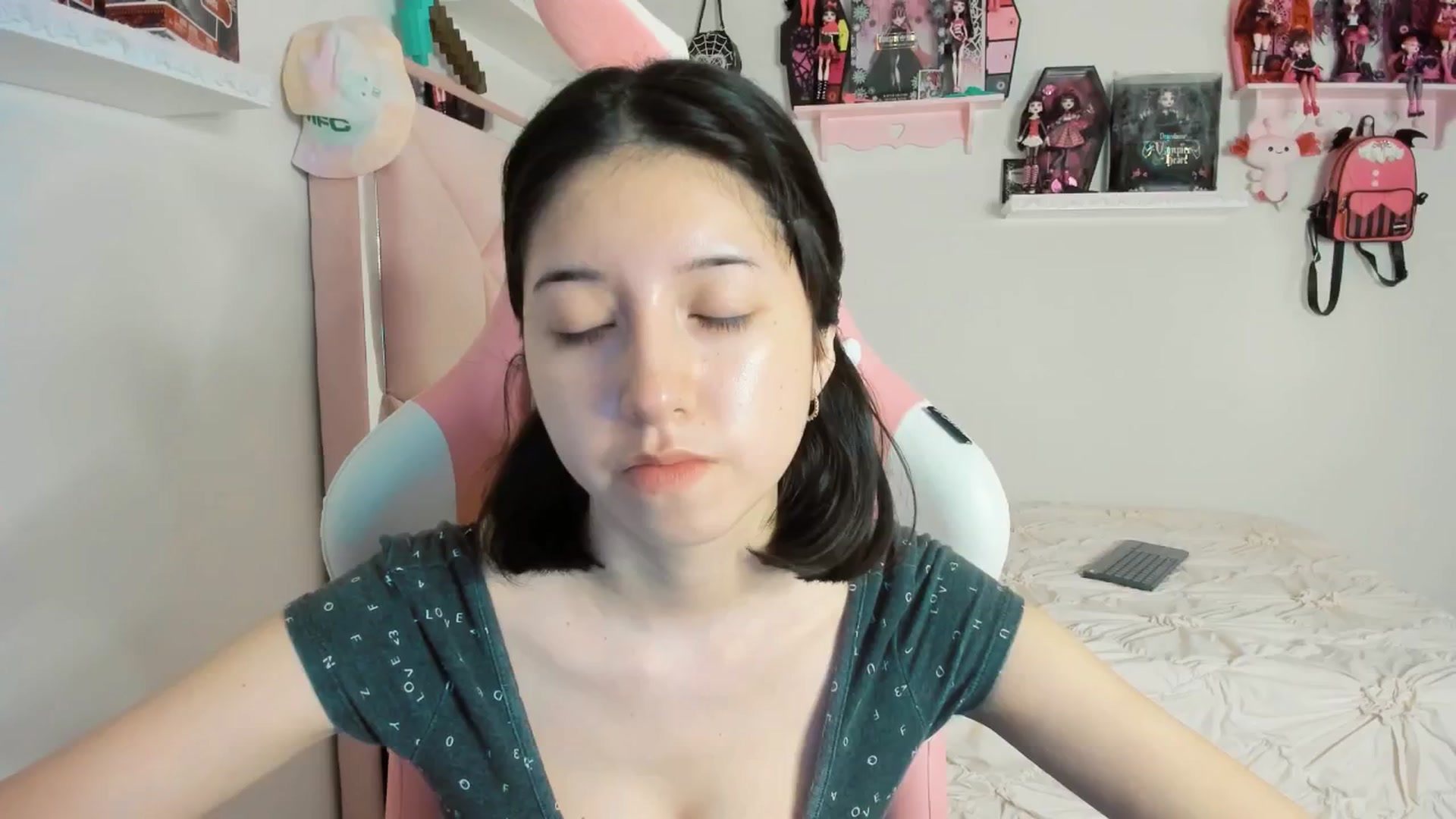 Gallery image thumbnail from Cherrycute666's myfreecams stream on, 03/13/2025, 02:50 image 5 of 20