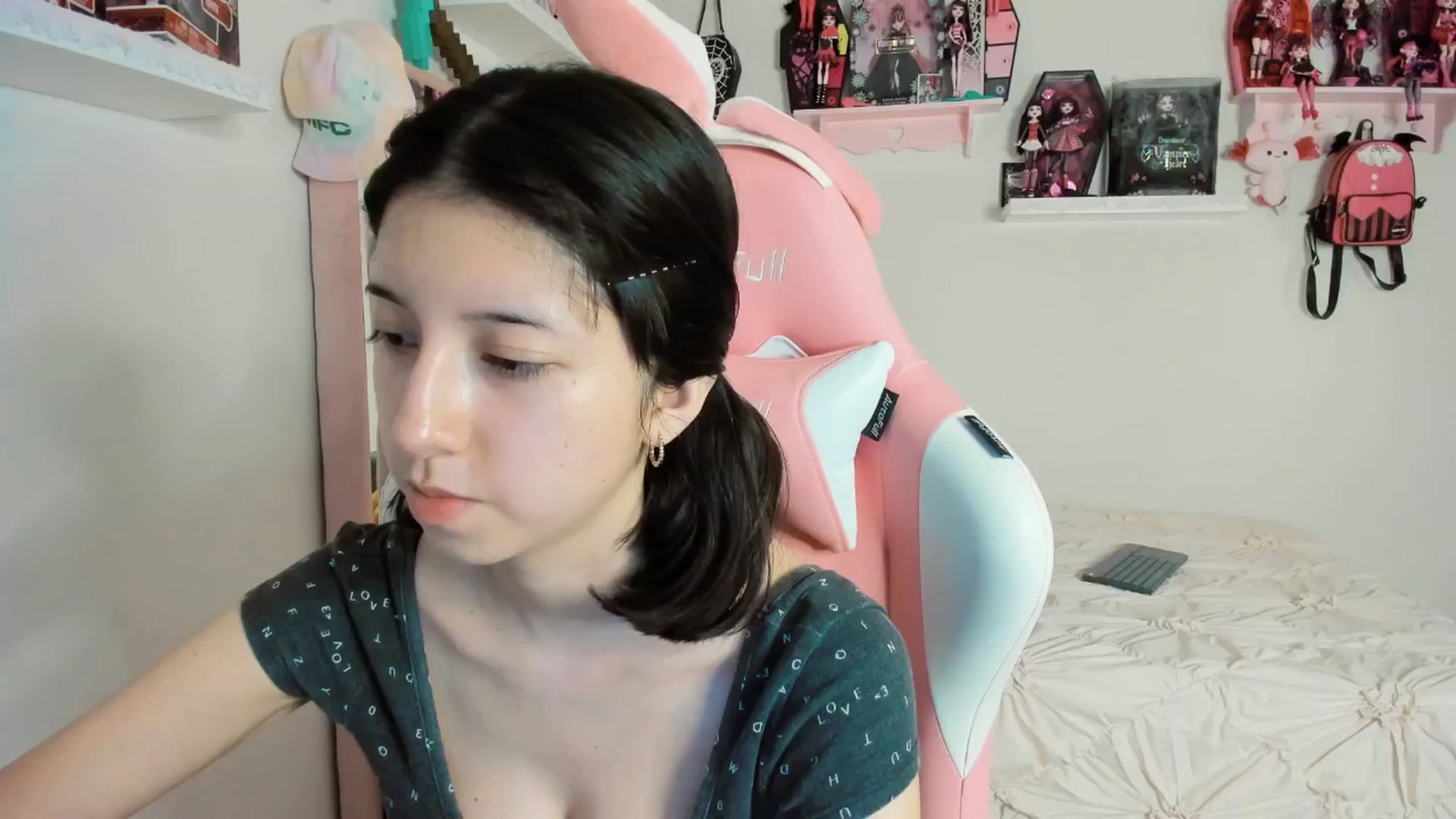 Gallery image thumbnail from Cherrycute666's myfreecams stream on, 03/13/2025, 02:50 image 6 of 20