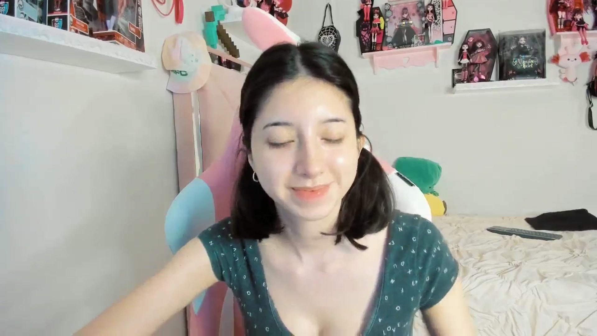 Gallery image thumbnail from Cherrycute666's myfreecams stream on, 03/13/2025, 07:55 image 10 of 20