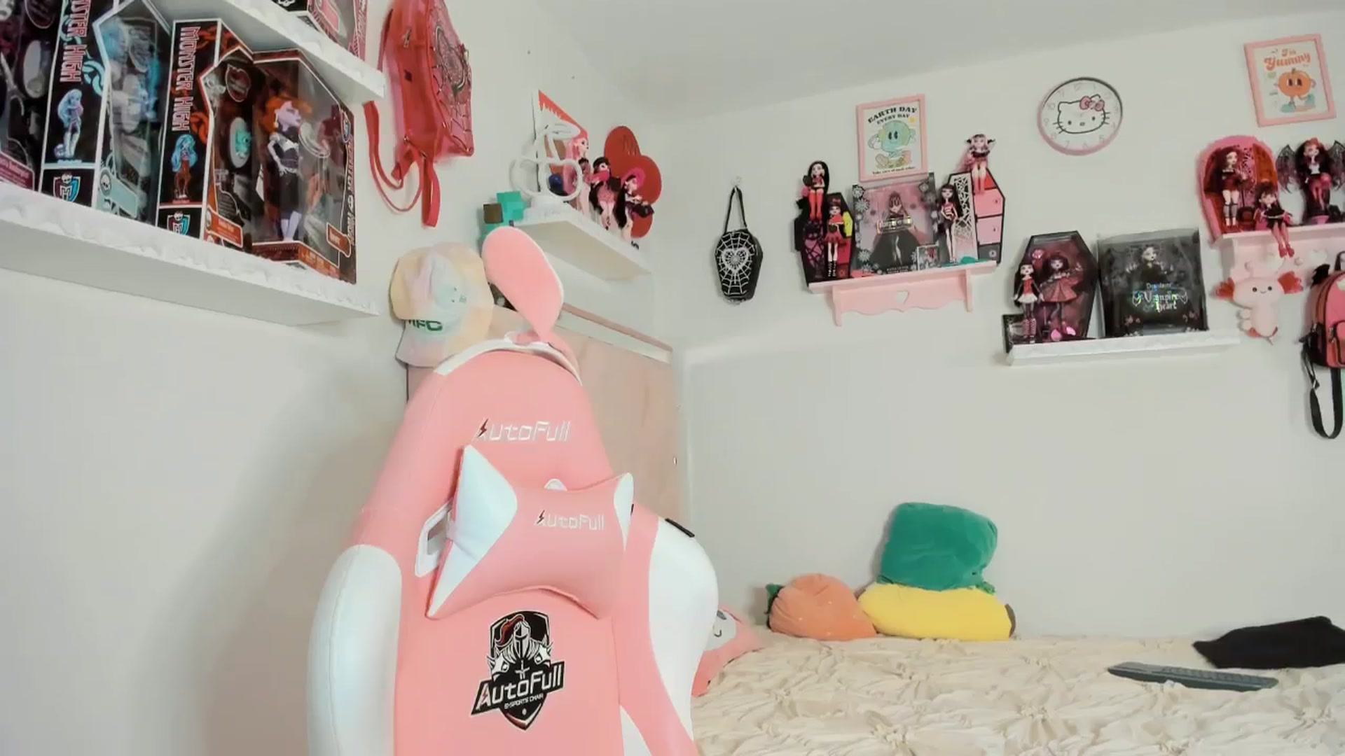 Gallery image thumbnail from Cherrycute666's myfreecams stream on, 03/13/2025, 07:55 image 9 of 20