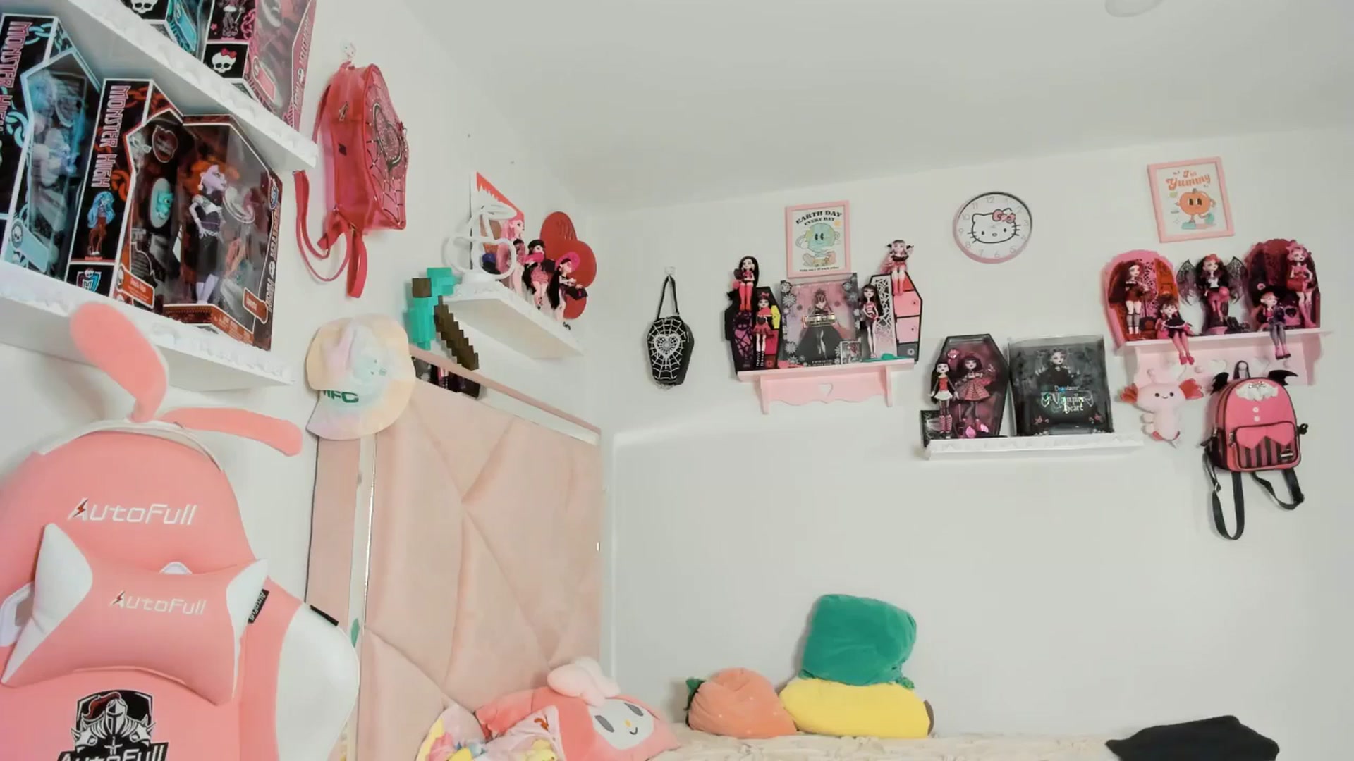 Gallery image thumbnail from Cherrycute666's myfreecams stream on, 03/13/2025, 07:55 image 17 of 20
