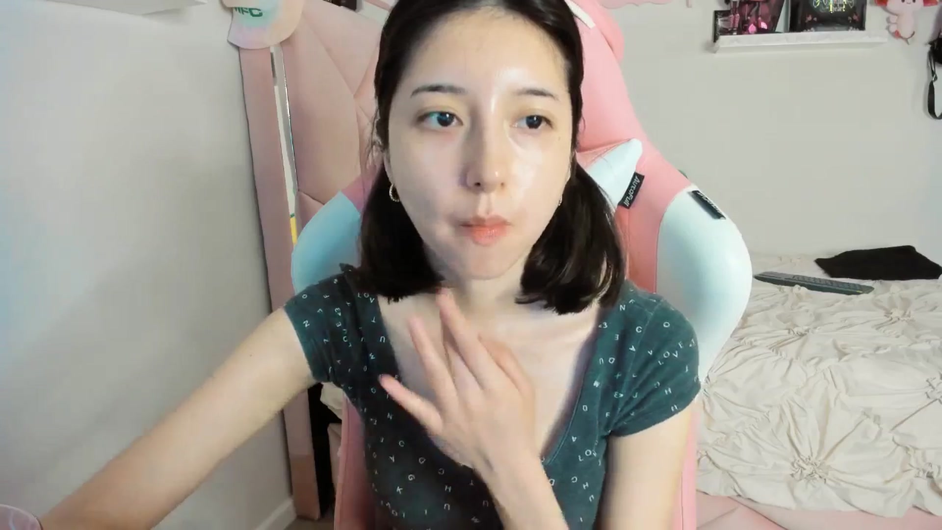 Gallery image thumbnail from Cherrycute666's myfreecams stream on, 03/13/2025, 07:55 image 4 of 20