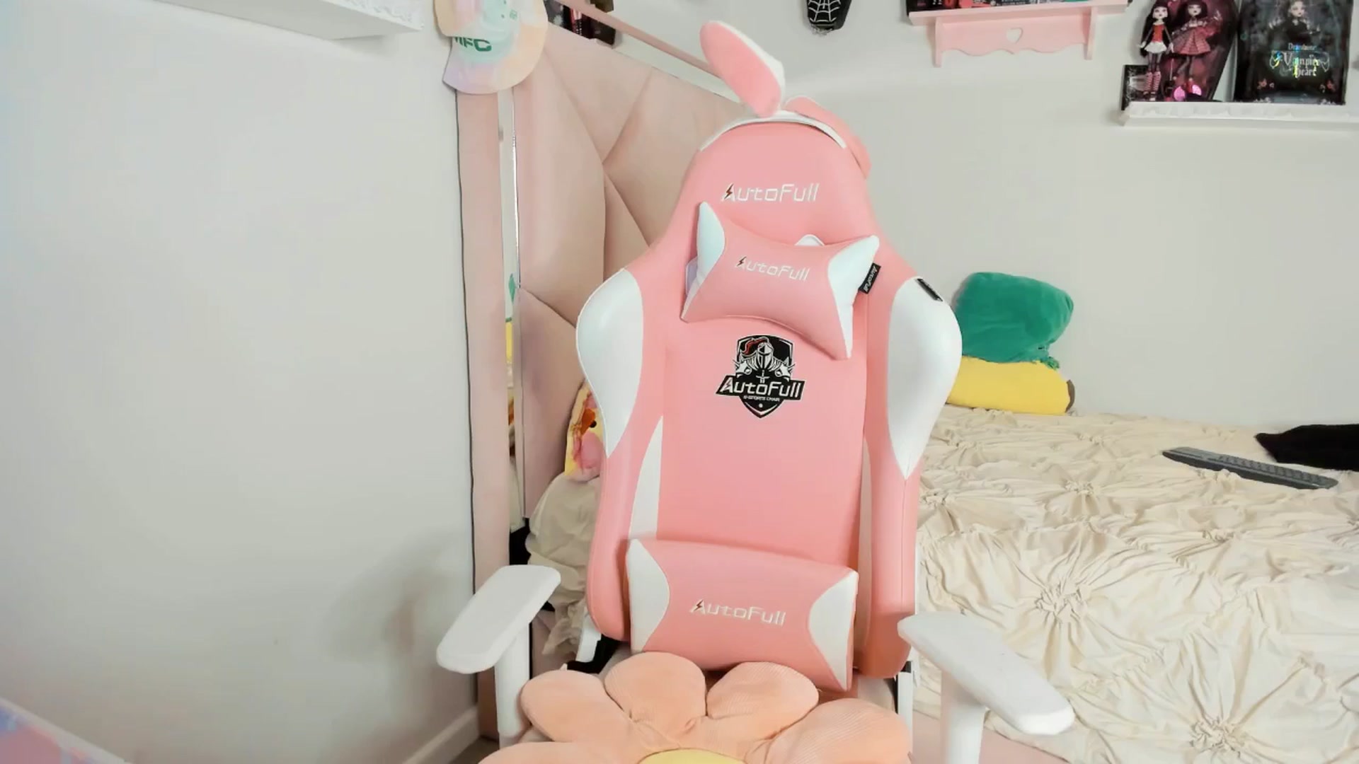 Gallery image thumbnail from Cherrycute666's myfreecams stream on, 03/13/2025, 07:55 image 2 of 20