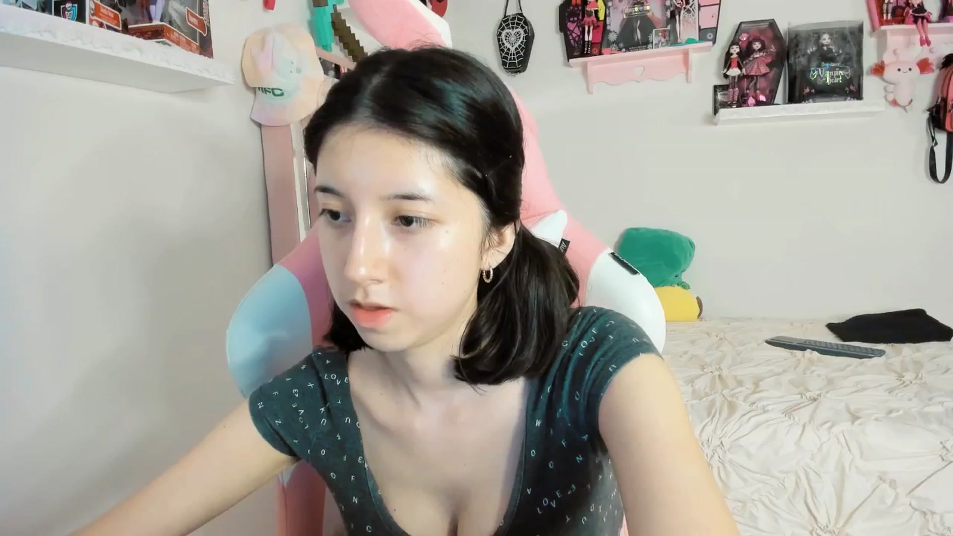 Gallery image thumbnail from Cherrycute666's myfreecams stream on, 03/13/2025, 07:55 image 6 of 20