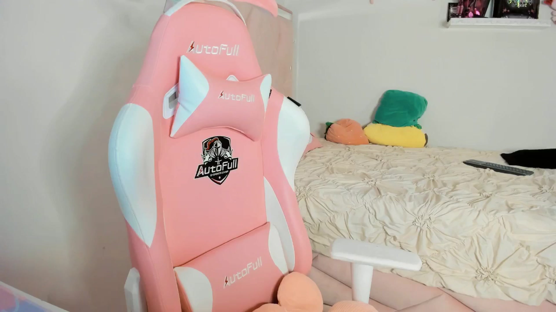 Gallery image thumbnail from Cherrycute666's myfreecams stream on, 03/13/2025, 07:55 image 14 of 20