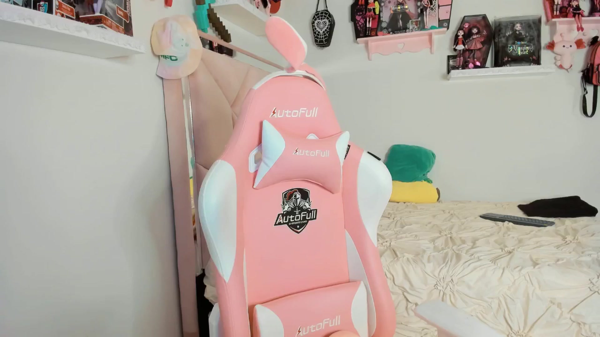 Gallery image thumbnail from Cherrycute666's myfreecams stream on, 03/13/2025, 07:55 image 8 of 20