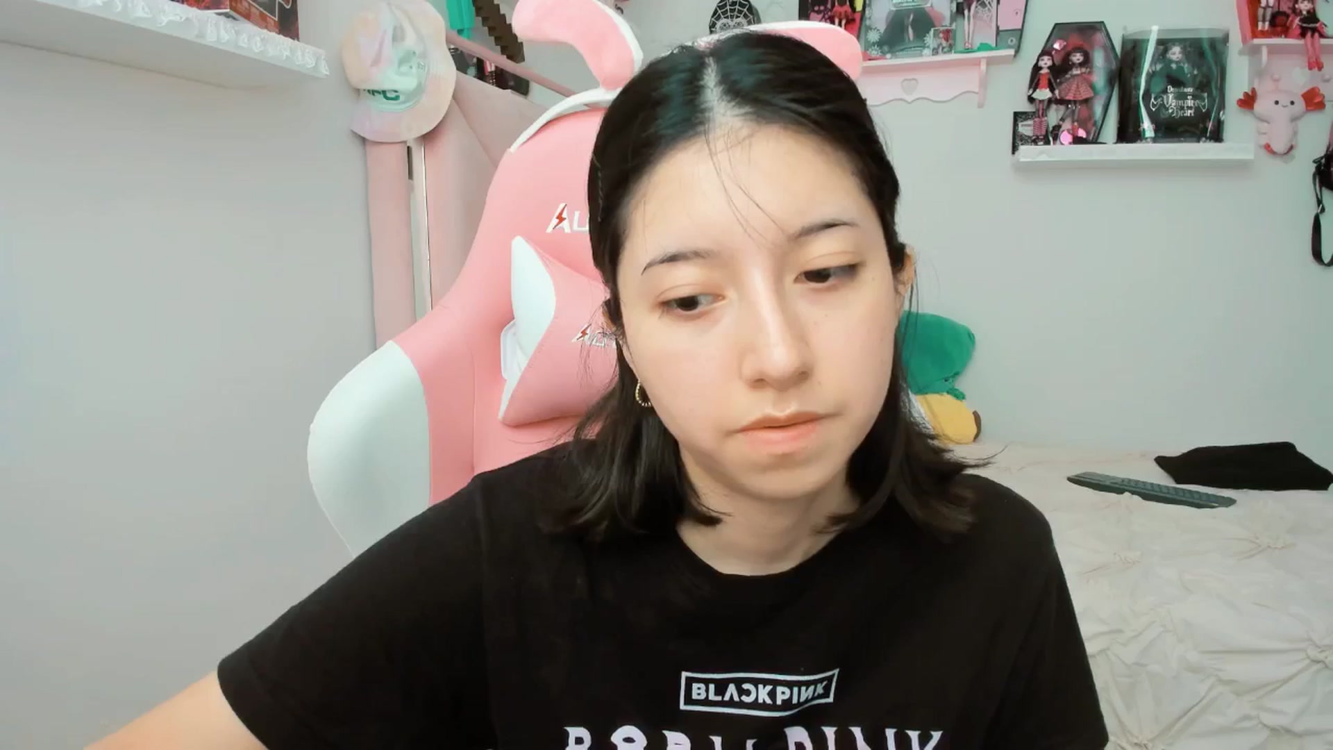Gallery image thumbnail from Cherrycute666's myfreecams stream on, 03/13/2025, 20:08 image 17 of 20