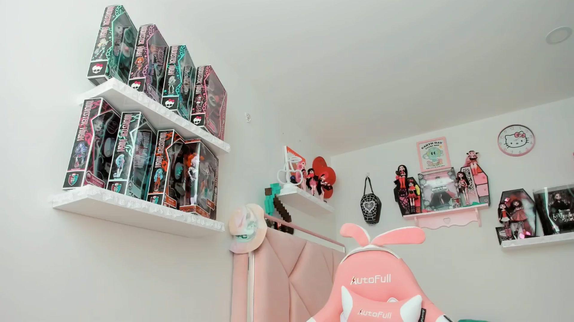 Gallery image thumbnail from Cherrycute666's myfreecams stream on, 03/13/2025, 20:08 image 14 of 20